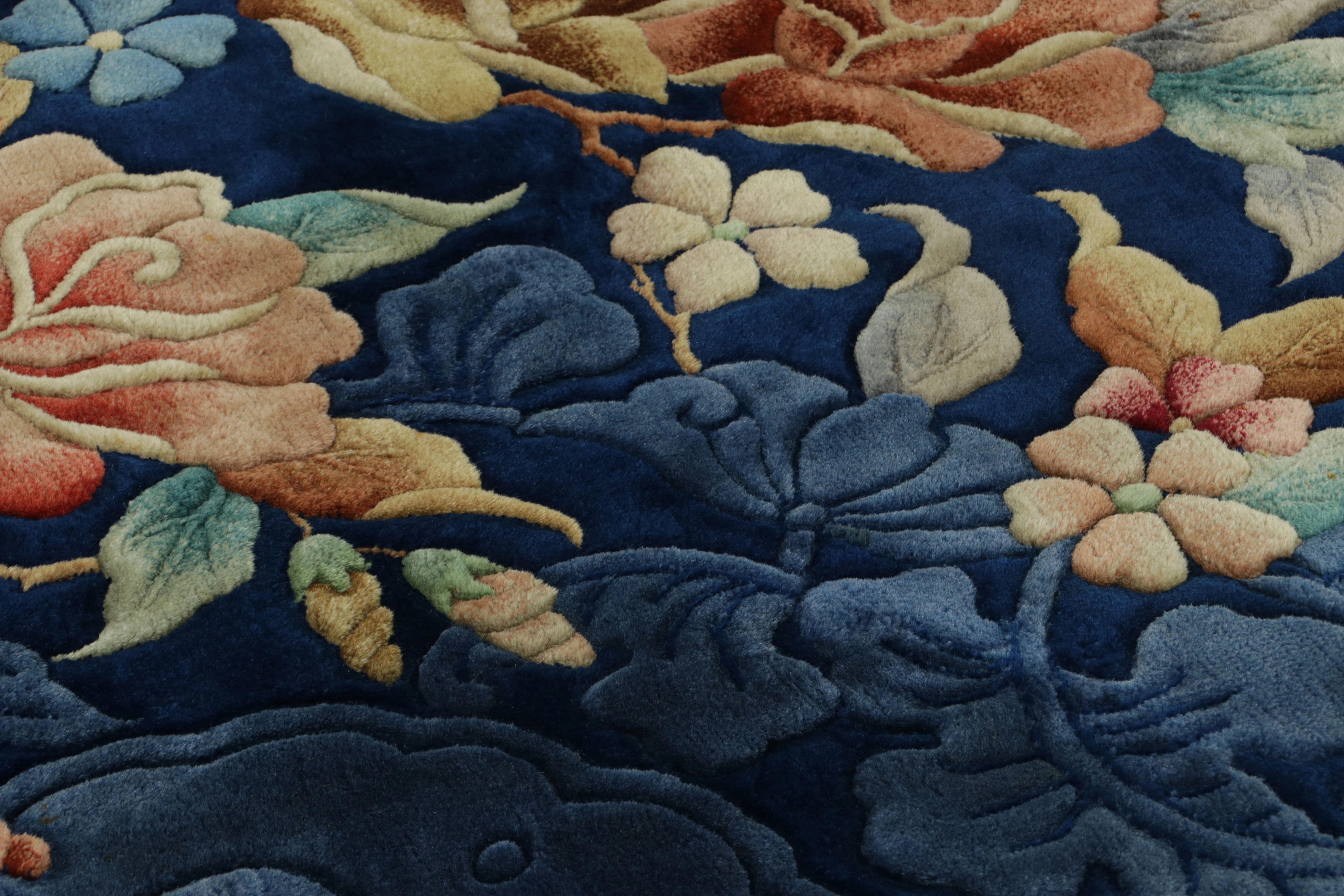 Art Déco Antico tappeto cinese Art Deco, campo blu notte con spruzzi floreali Rug & Kilim in vendita