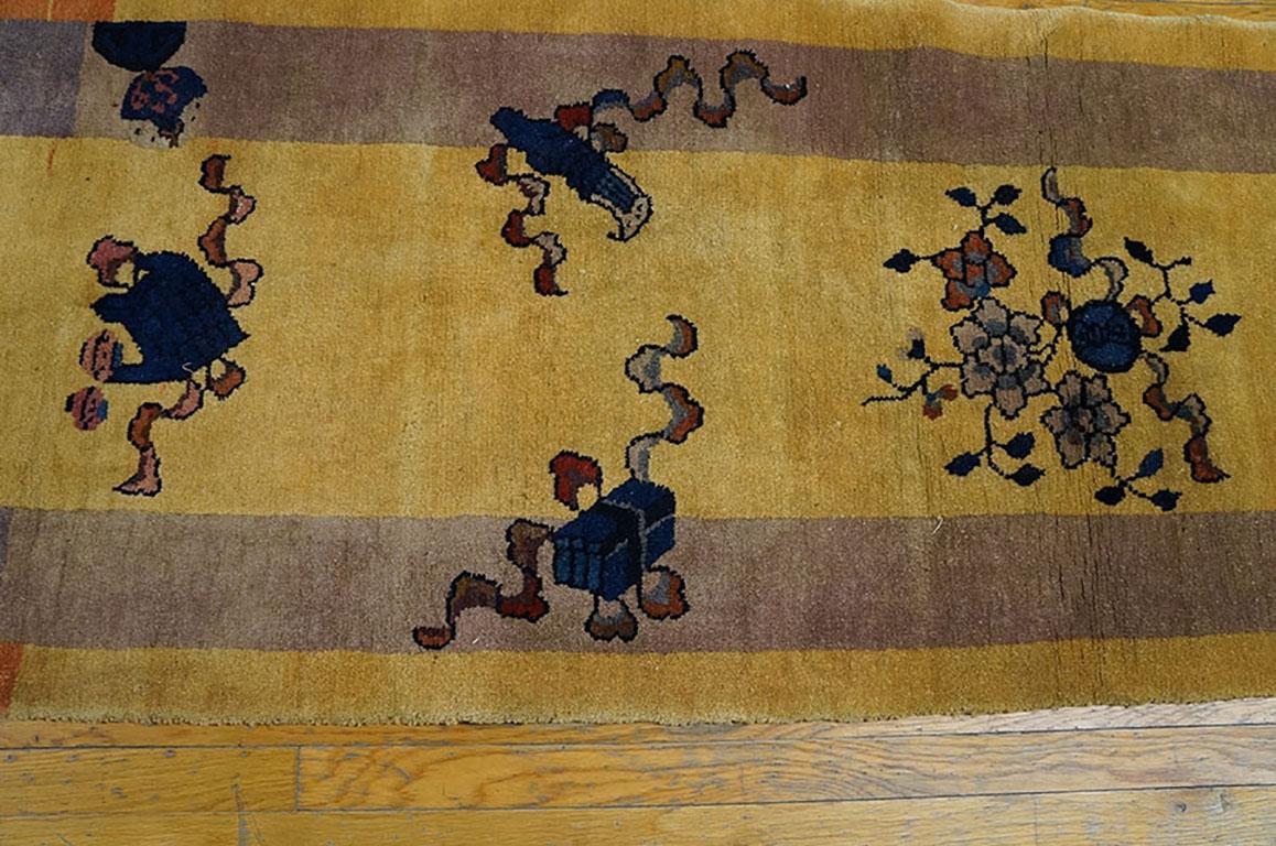 Chinesischer Art-Déco-Teppich aus den 1920er Jahren ( 2''6 x 11''4 - 76 x 345) im Zustand „Gut“ im Angebot in New York, NY