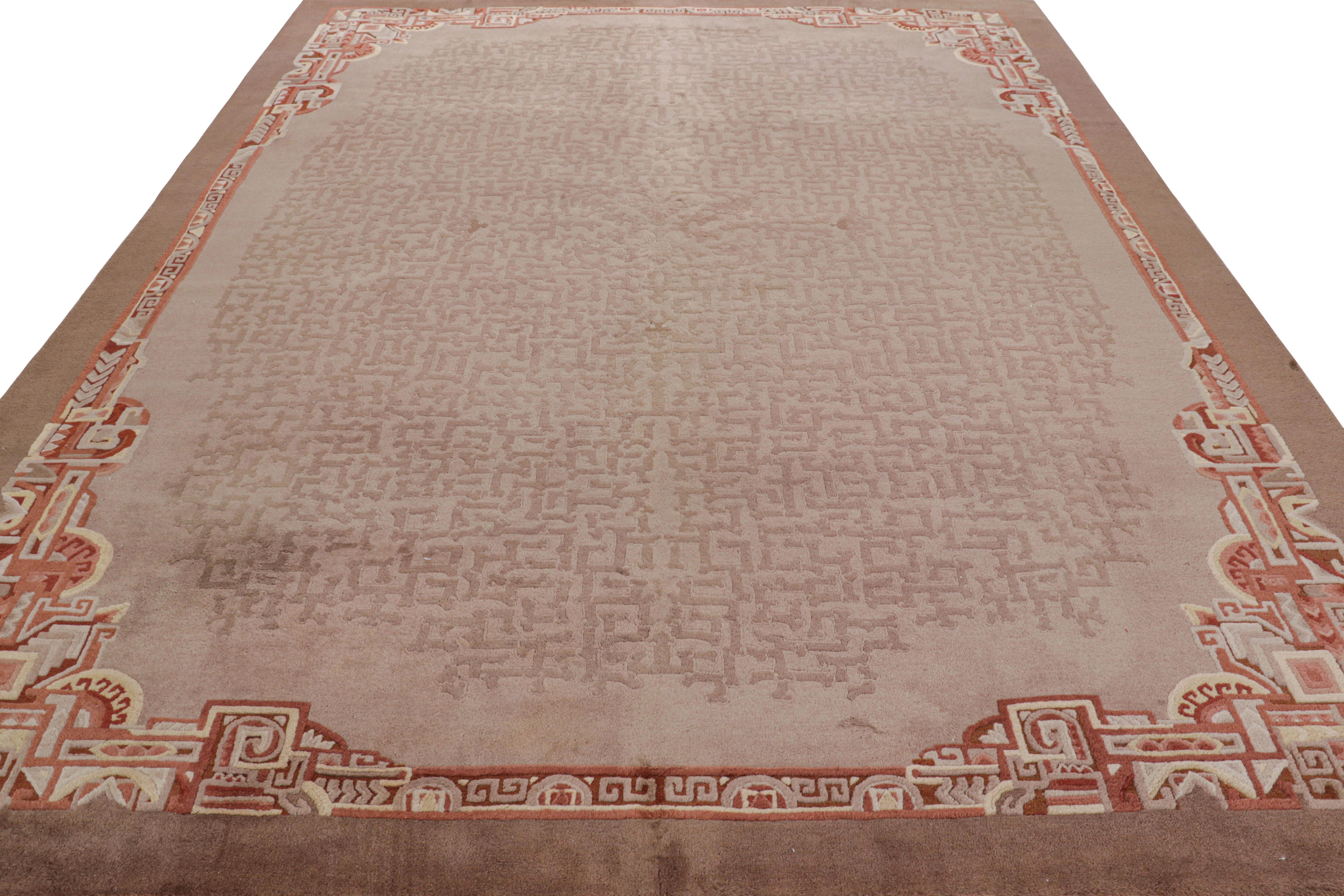 Annodato a mano Tappeto antico cinese in stile Art Deco di colore beige, con motivi, da Rug & Kilim in vendita