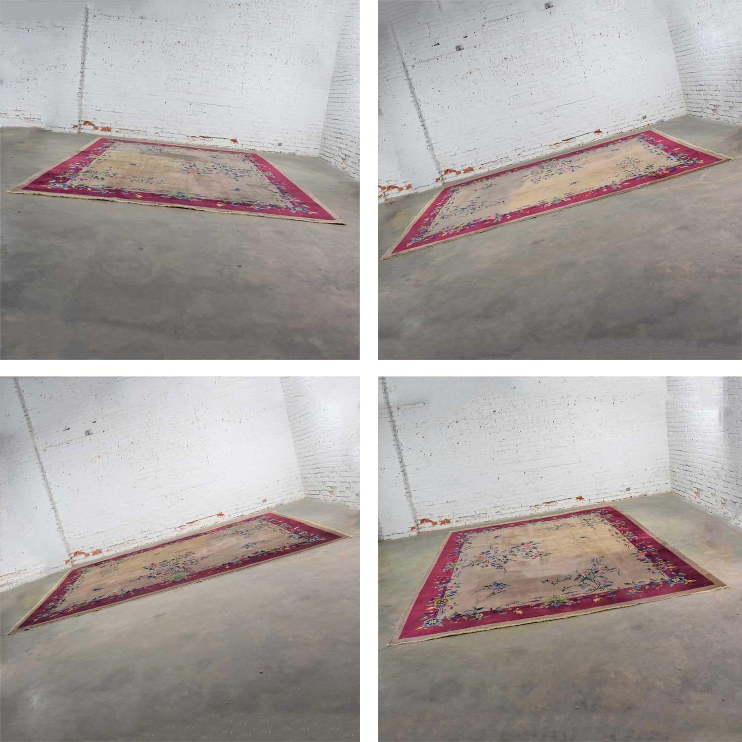 Antiker chinesischer handgefertigter Art-Déco-Teppich aus Wolle in Taupe mit Magentabordüre (Art déco) im Angebot