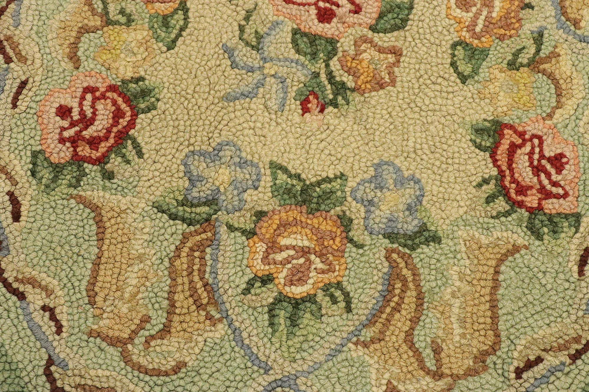 Alfombra china antigua Aubusson con ganchos florales Tejido a mano en venta
