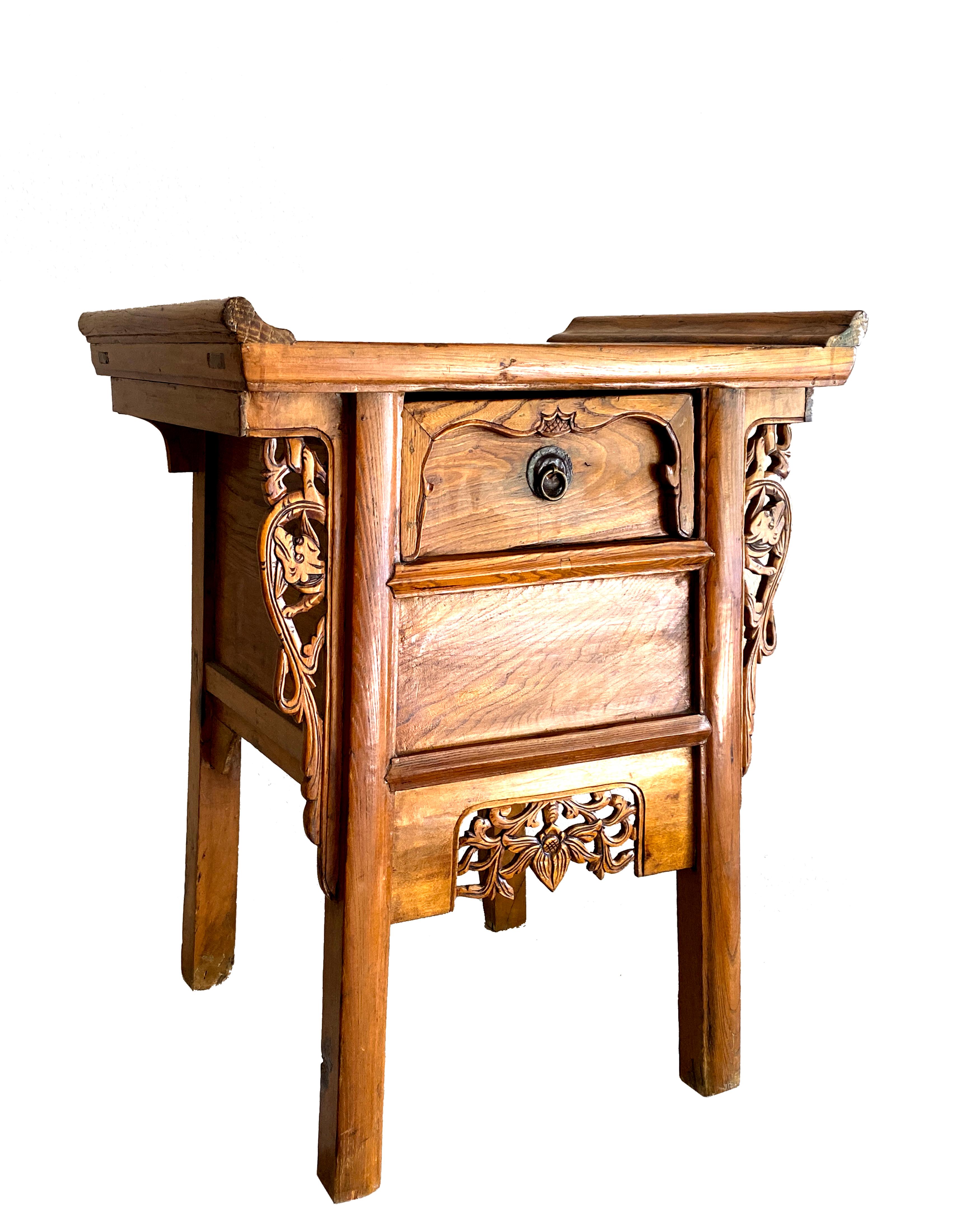 Antique Chinese beech hardwood single drawer carved coffer table

Here we are offering an antique Chinese beech hardwood single drawer carved coffer table. It's from late 19th to early 20th century. Although it has a lot of wear and tear, it's
