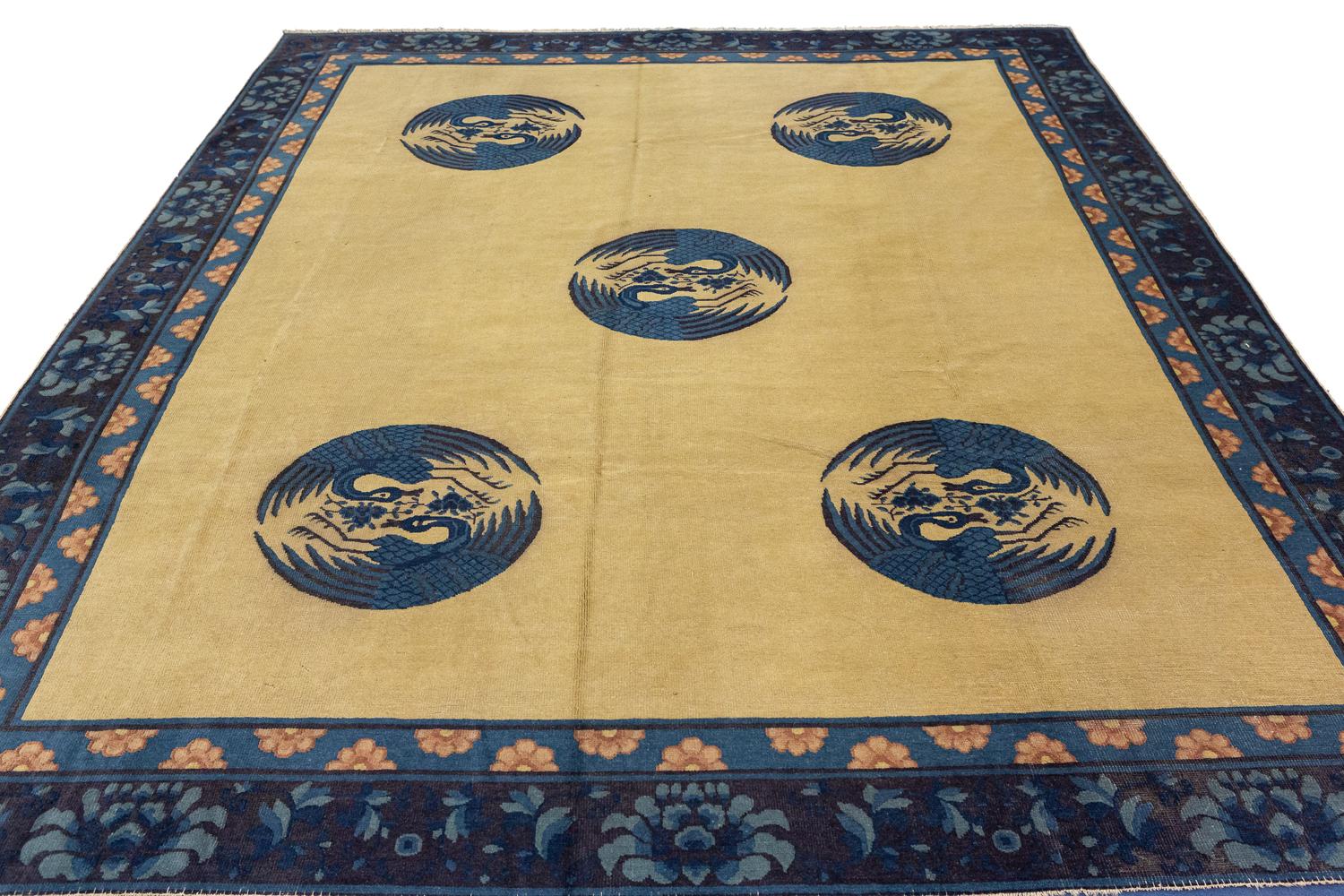 Alfombra china antigua de lana de Pekín de color beige, 1880-1900 Otro en venta