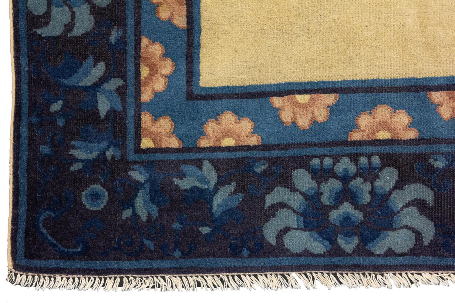 Alfombra china antigua de lana de Pekín de color beige, 1880-1900 en Bueno estado para la venta en Ferrara, IT