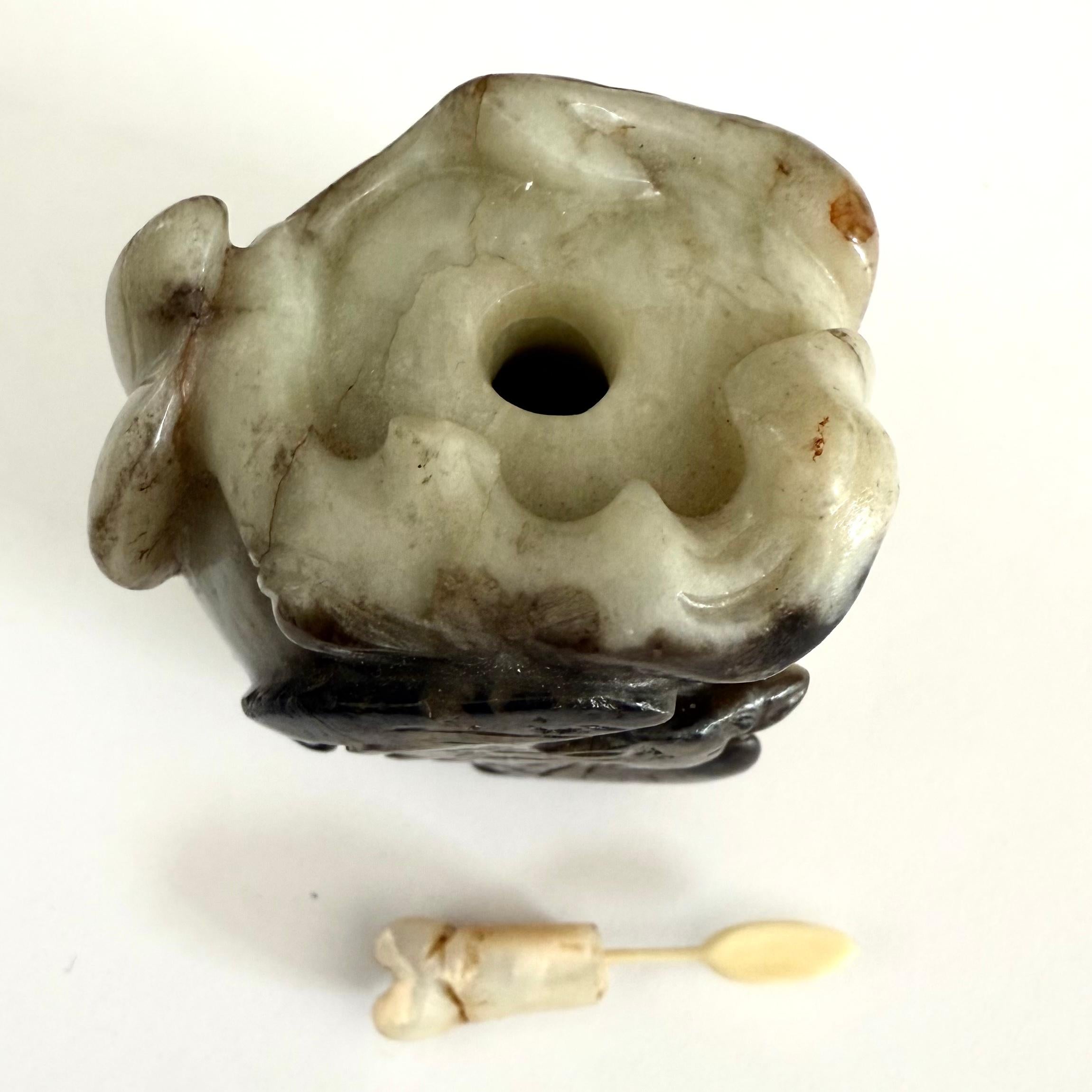 Antique Chinese Black-and-White Jade Pebble Snuff Bottle For Sale 2