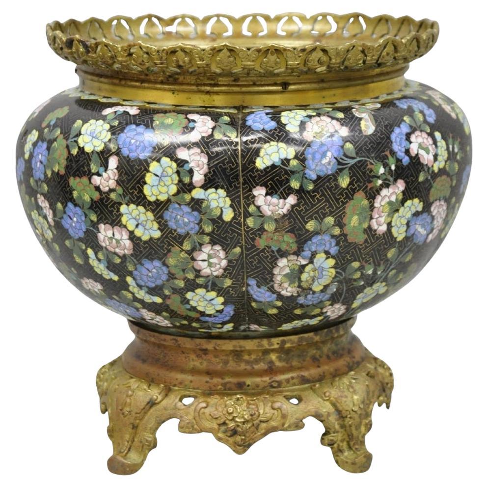 Vase Cachepot chinois ancien en émail cloisonné noir avec papillon et fleur en bronze