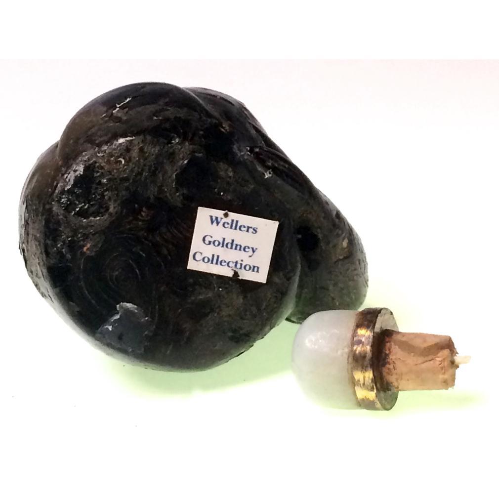 Antique Chinese Black Coral “sea pine” Snuff Bottle In Good Condition For Sale In New York, NY