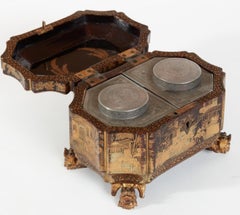 Ancienne boîte à thé chinoise de chinoiseries noire et or avec pieds en bois doré pour chien Foo