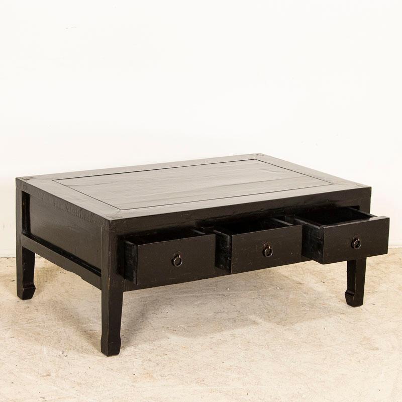 Antique Chinese Black Lacquer Coffee Table with 3 Drawers In Good Condition In Round Top, TX