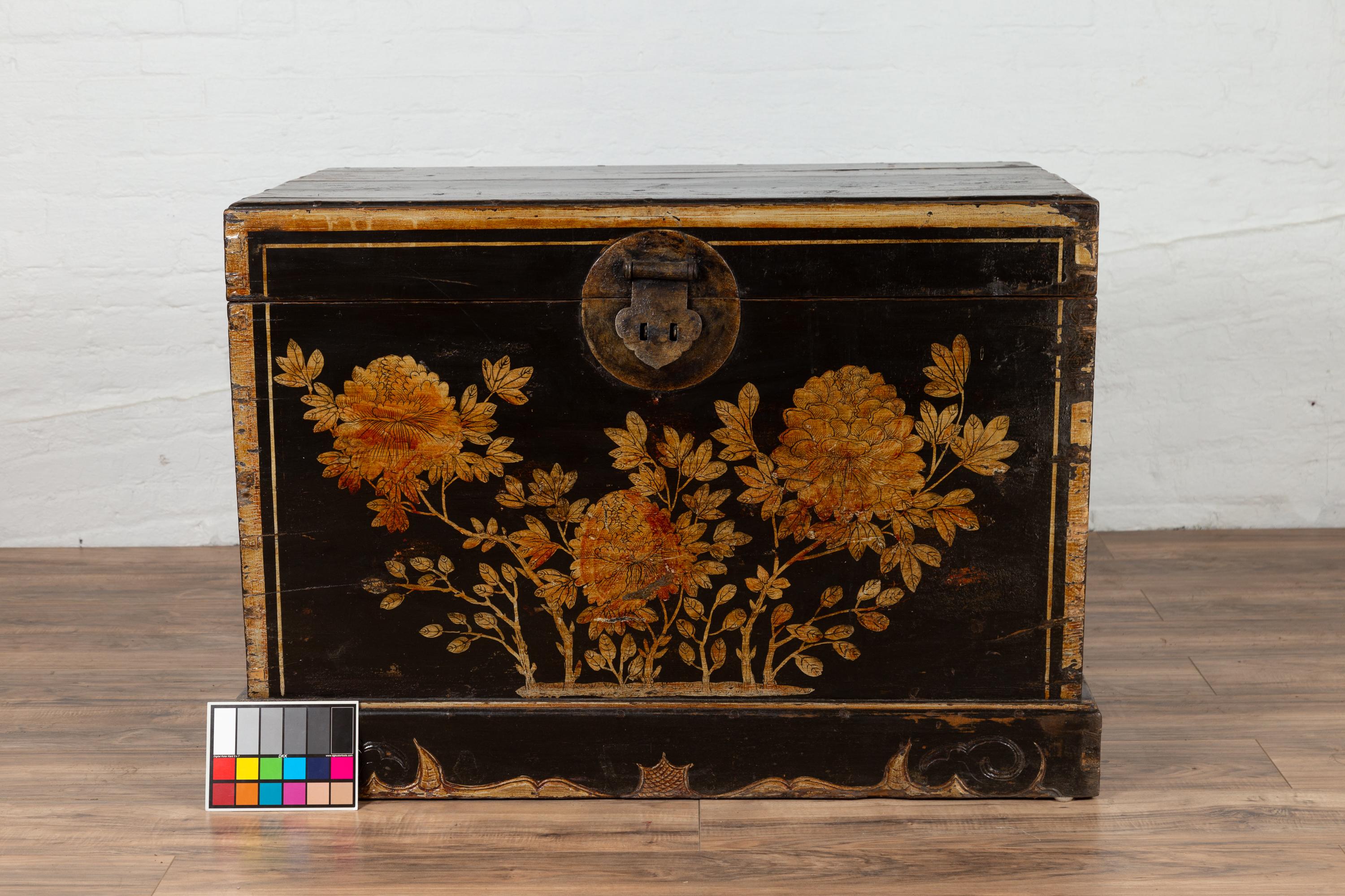Antique Chinese Black Lacquered Trunk with Golden Floral Décor and Handles 12