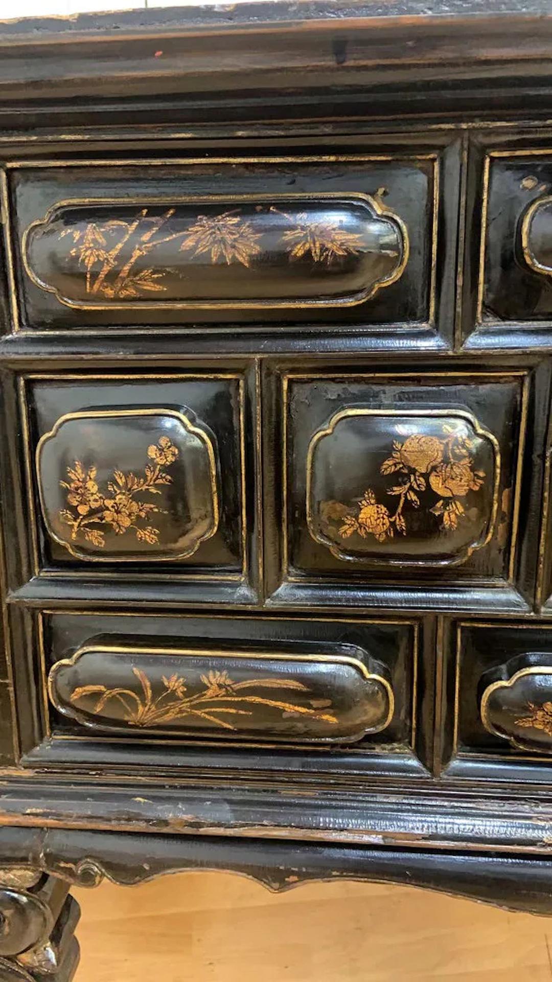 Qing Antique Chinese Black & Red Lacquered Chinoiserie Altar Storage Chest For Sale