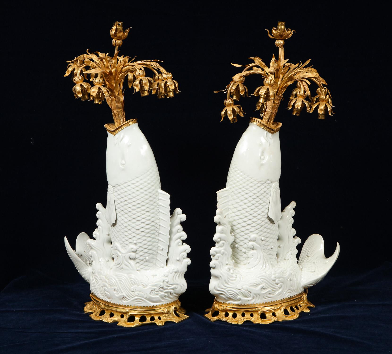 Antike chinesische Blanc de Chine Porzellan und Doré Bronze montiert Fisch Form Lampen 3