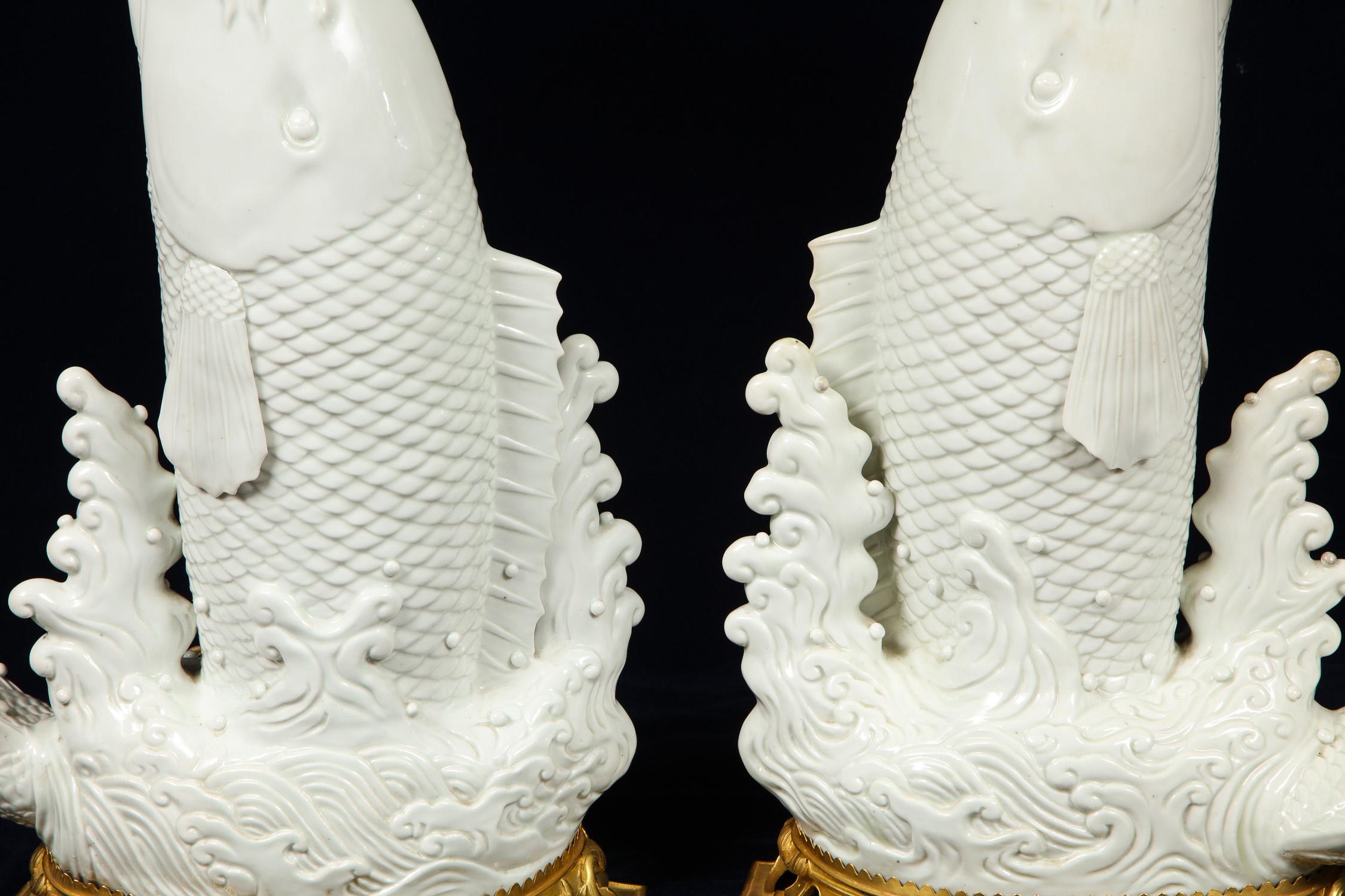 Antike chinesische Blanc de Chine Porzellan und Doré Bronze montiert Fisch Form Lampen 5
