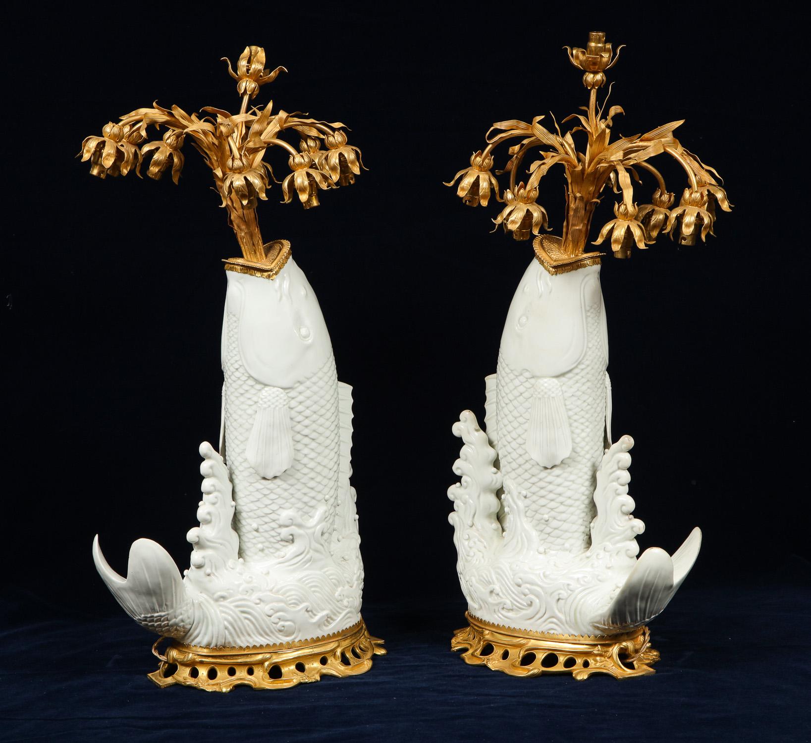 Antike chinesische Blanc de Chine Porzellan und Doré Bronze montiert Fisch Form Lampen 1