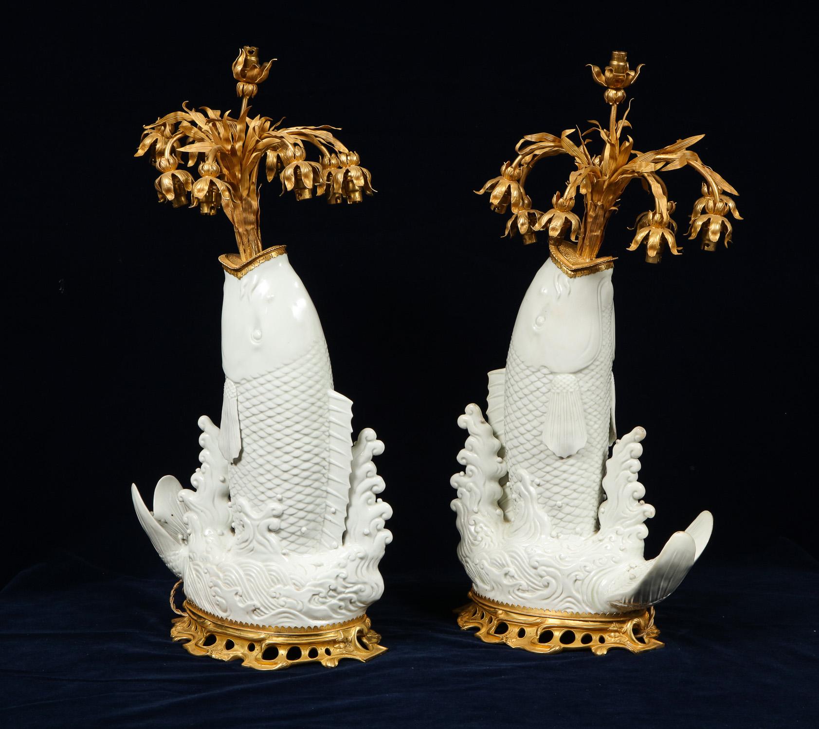 Antike chinesische Blanc de Chine Porzellan und Doré Bronze montiert Fisch Form Lampen 2