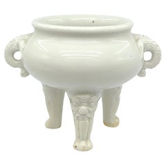 Antike chinesische Blanc de Chine-Porzellan-Dreibein- Censer Monster- Pfotenfüßen Kangxi, Kangxi