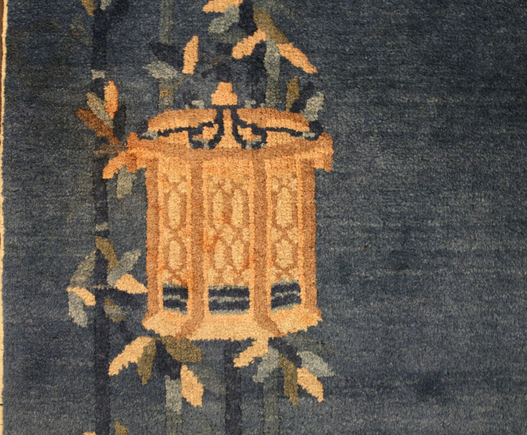 Antiker chinesischer geblümter Pekingteppich im Bamboos- und Laternendesign, 1900-1920 (Handgeknüpft) im Angebot