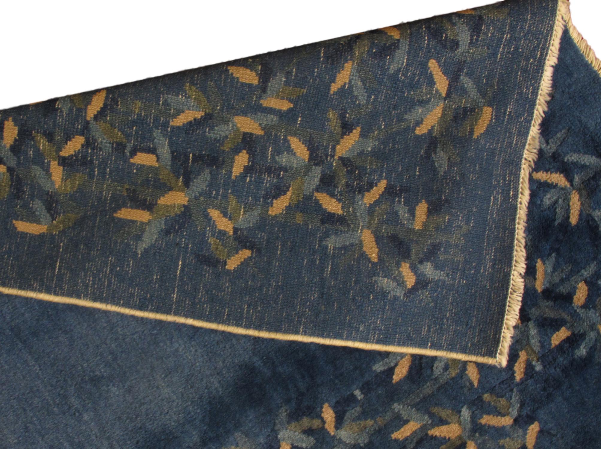 Antiker chinesischer geblümter Pekingteppich im Bamboos- und Laternendesign, 1900-1920 im Zustand „Gut“ im Angebot in Ferrara, IT