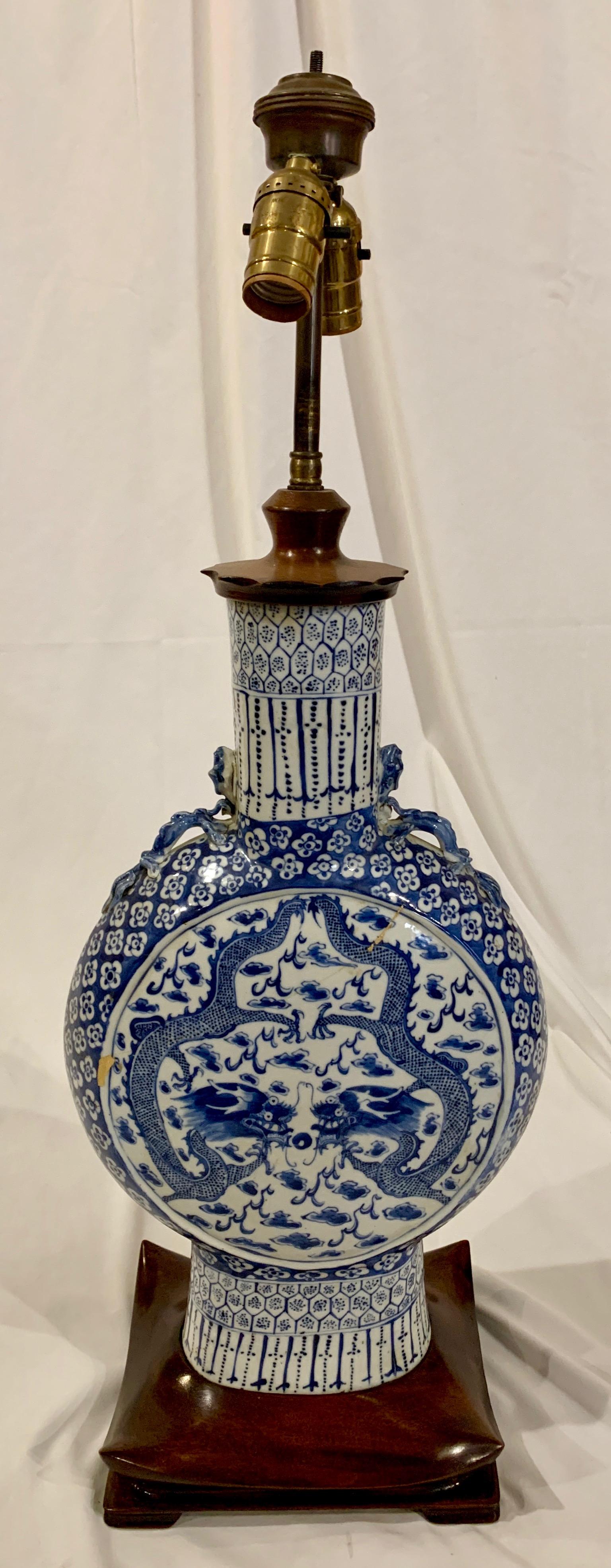 Antike chinesische blau-weiße 