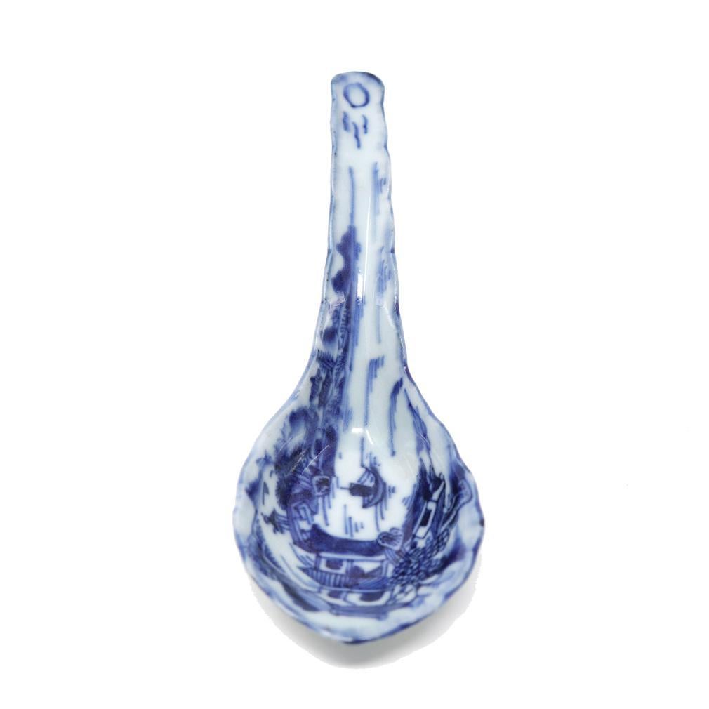 Antique Chinese Blue and White Porcelain Spoon For Sale 6
