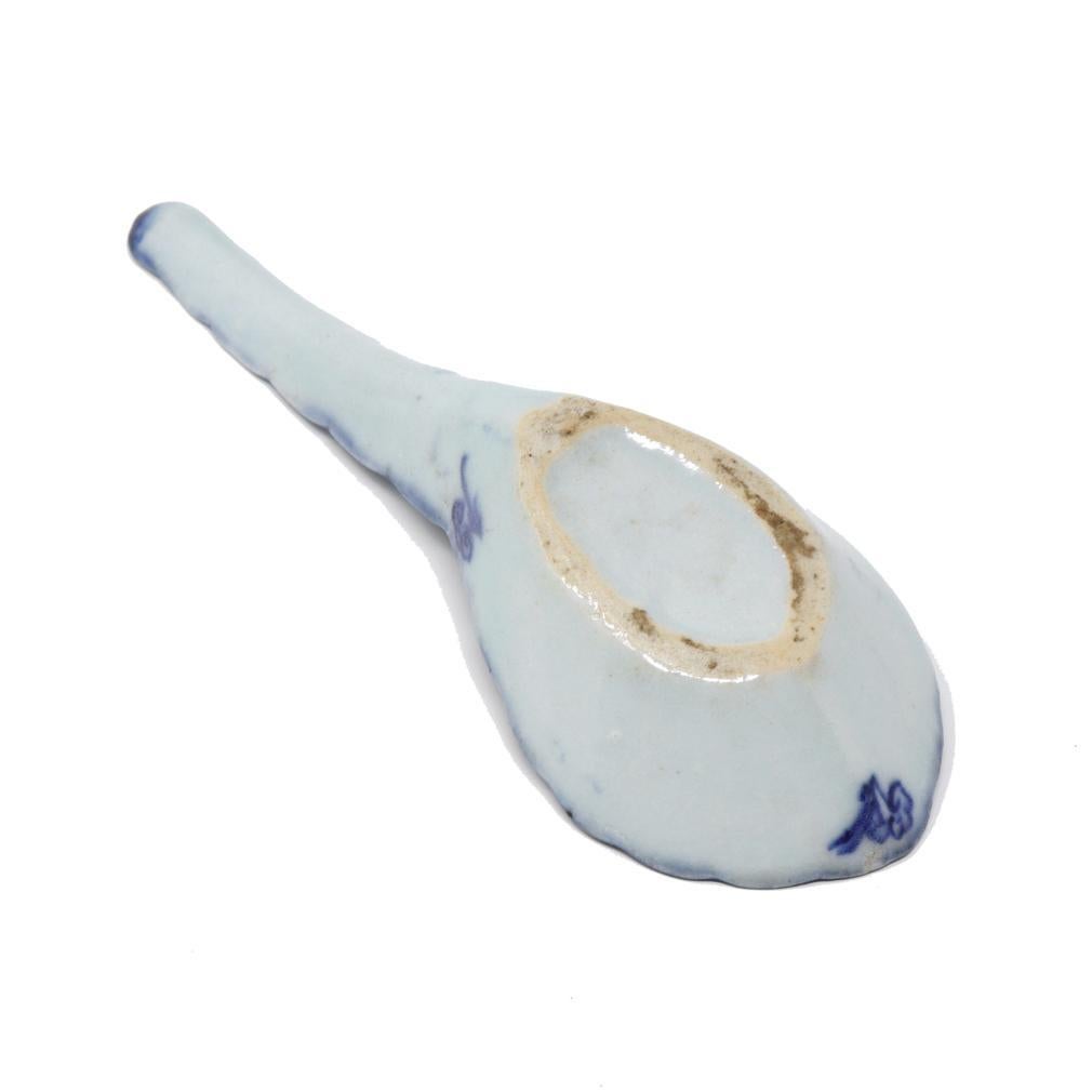 Antique Chinese Blue and White Porcelain Spoon For Sale 1