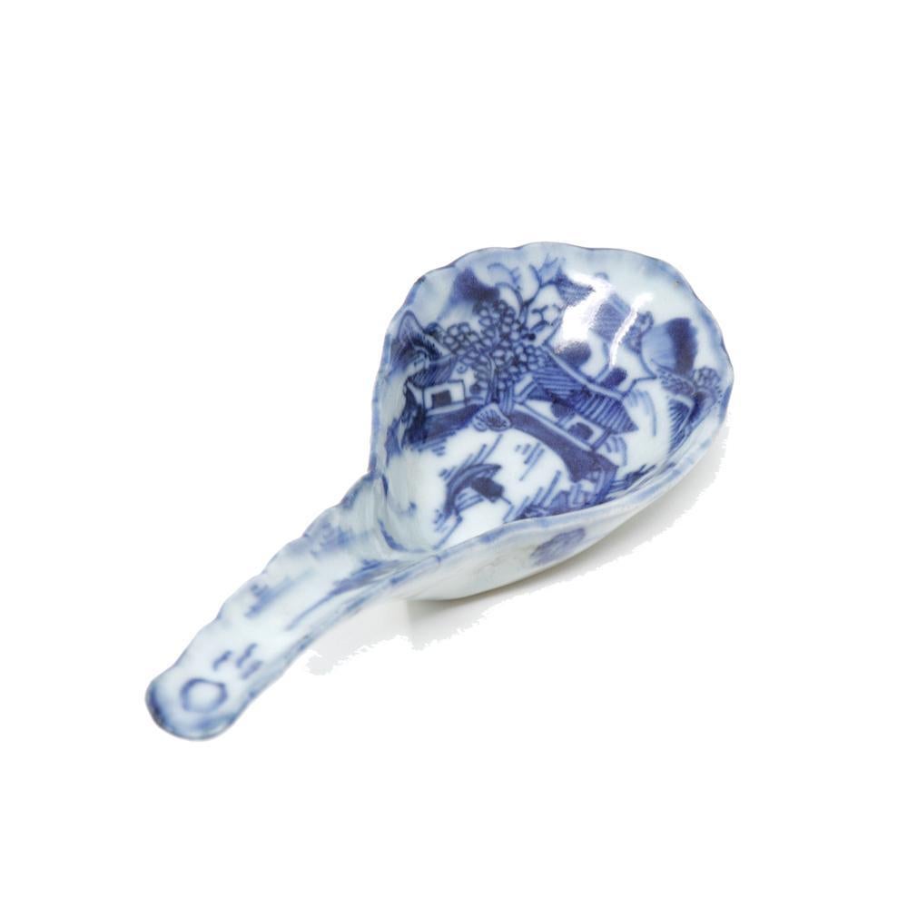 Antique Chinese Blue and White Porcelain Spoon For Sale 2