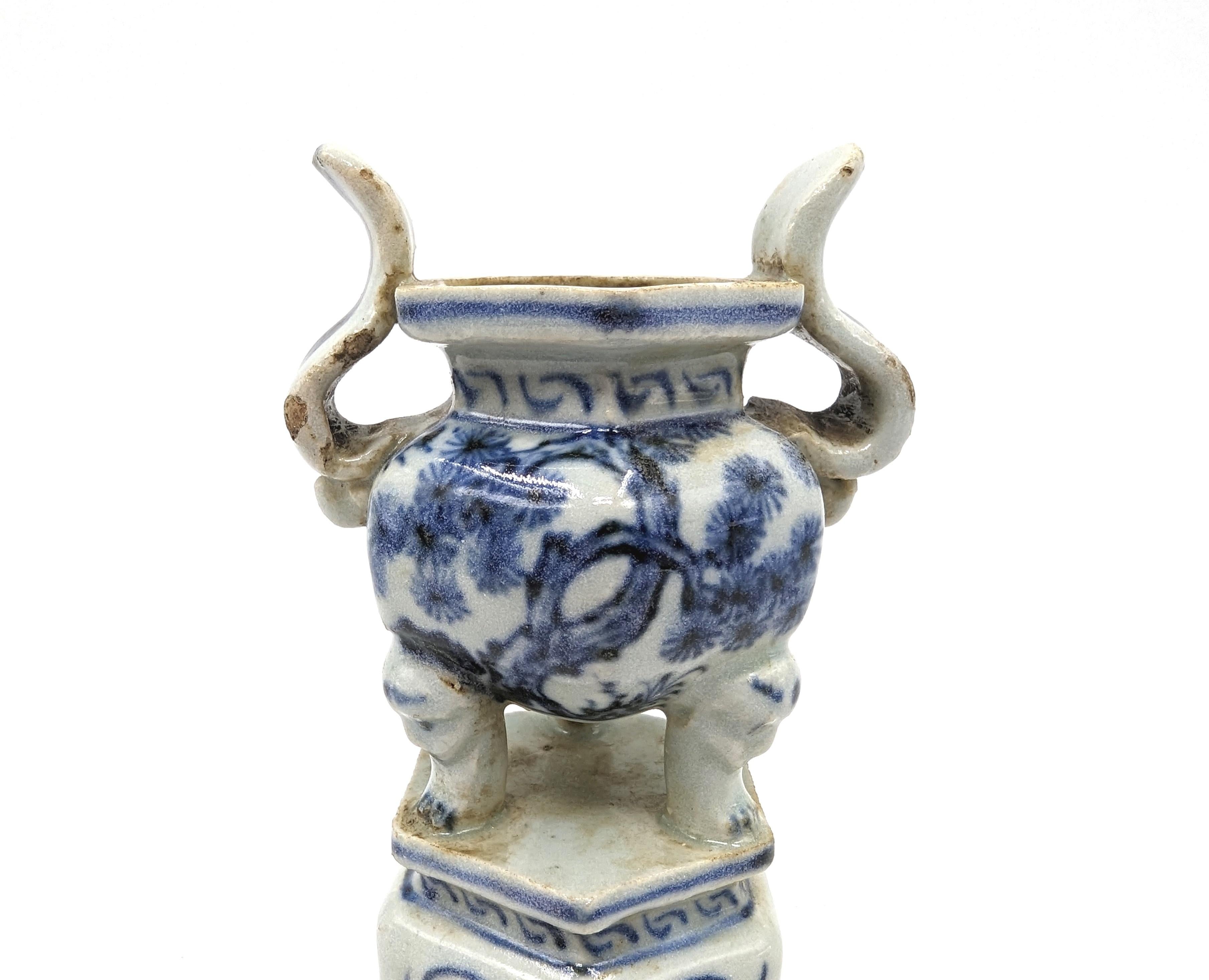 Antique Chinese Blue and White Porcelain Tripod Censer Monster Paw Feet 17c Ming For Sale 6