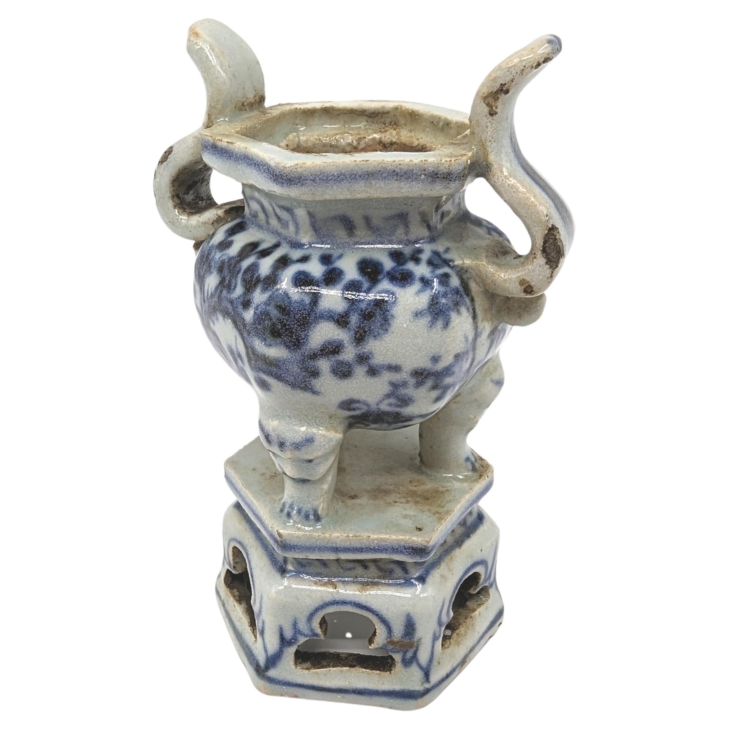 Antique Chinese Blue and White Porcelain Tripod Censer Monster Paw Feet 17c Ming For Sale 1