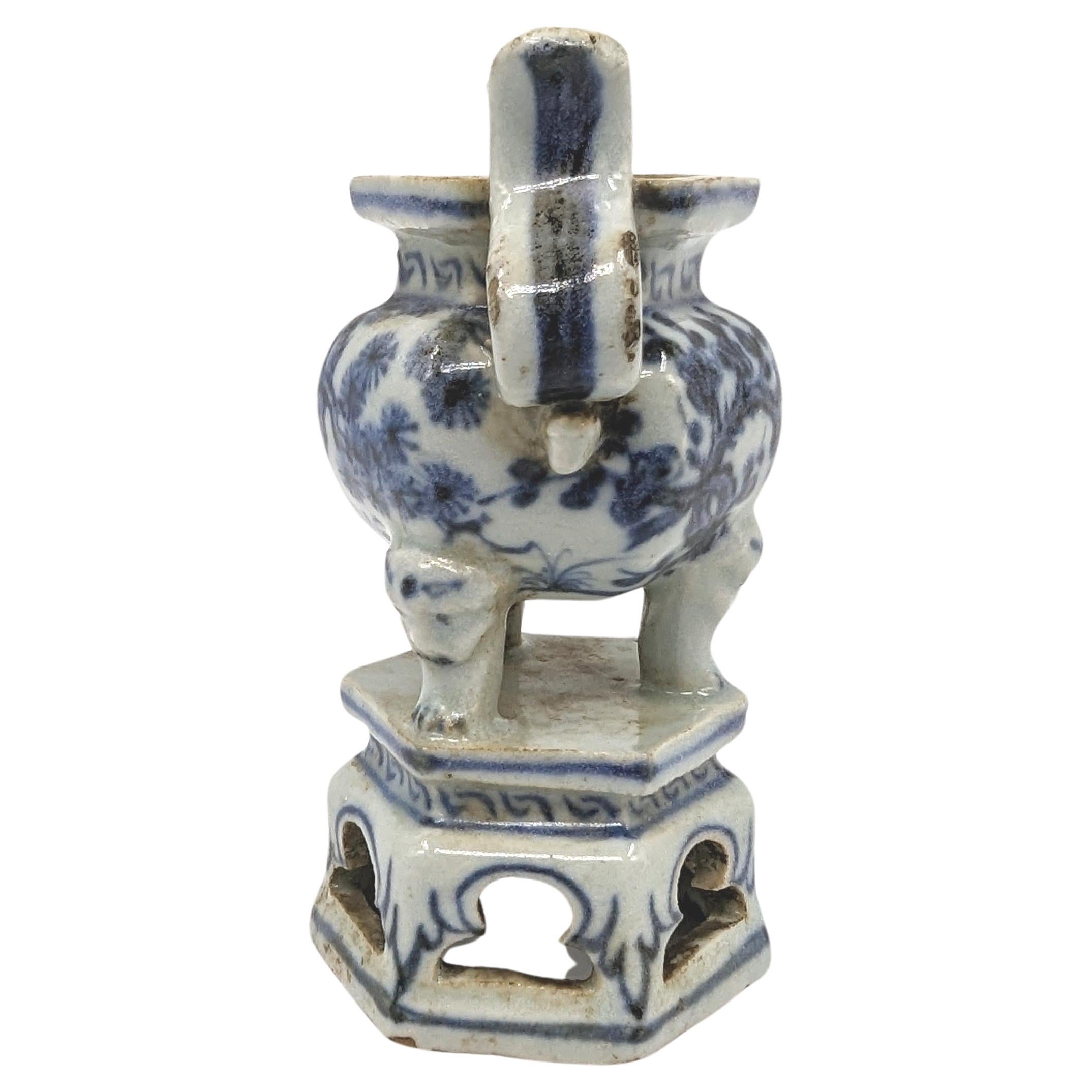 Antique Chinese Blue and White Porcelain Tripod Censer Monster Paw Feet 17c Ming For Sale 4