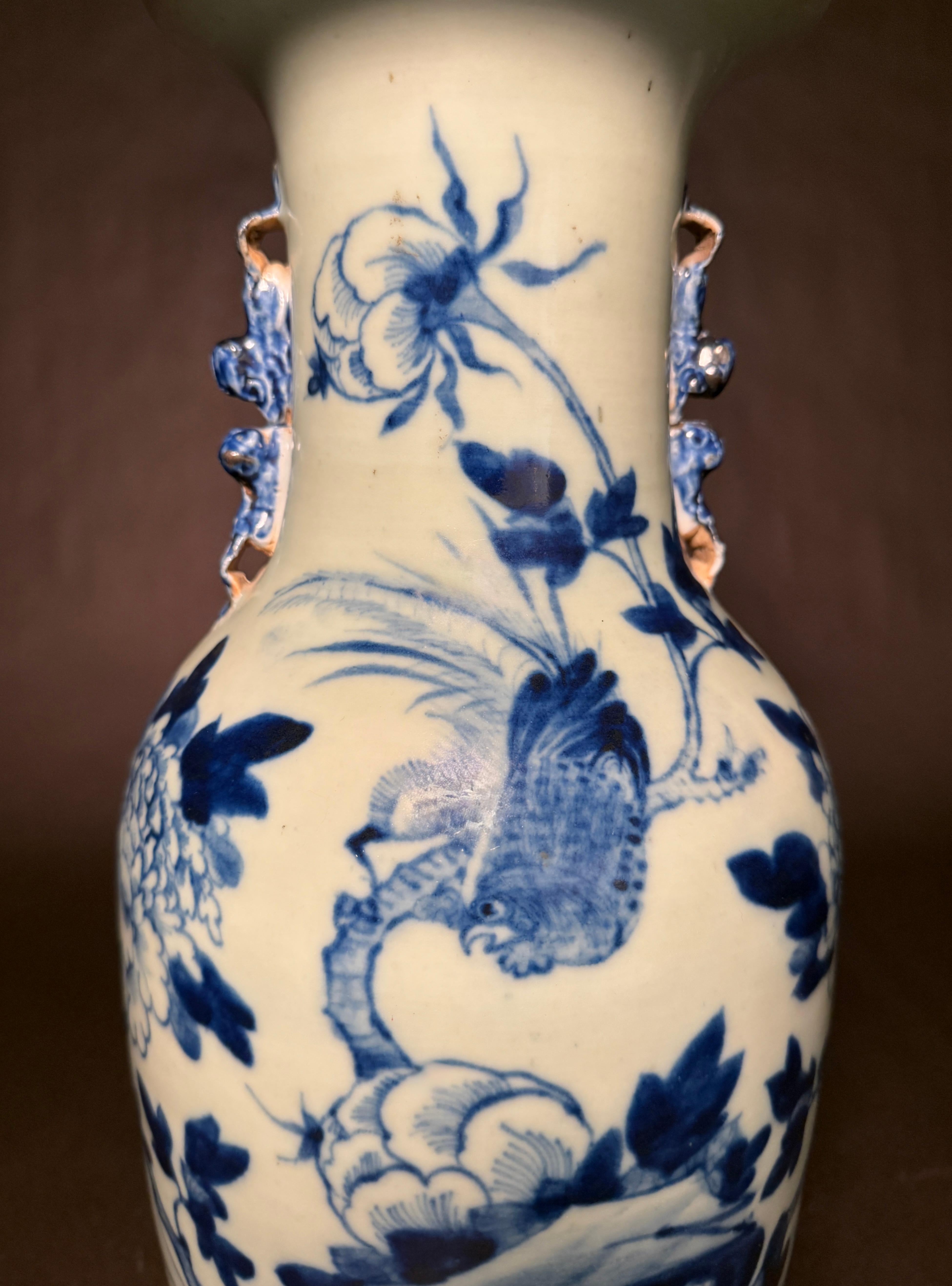 Antike chinesische Vase aus blauem und weißem Porzellan als Lampe (Chinesischer Export) im Angebot