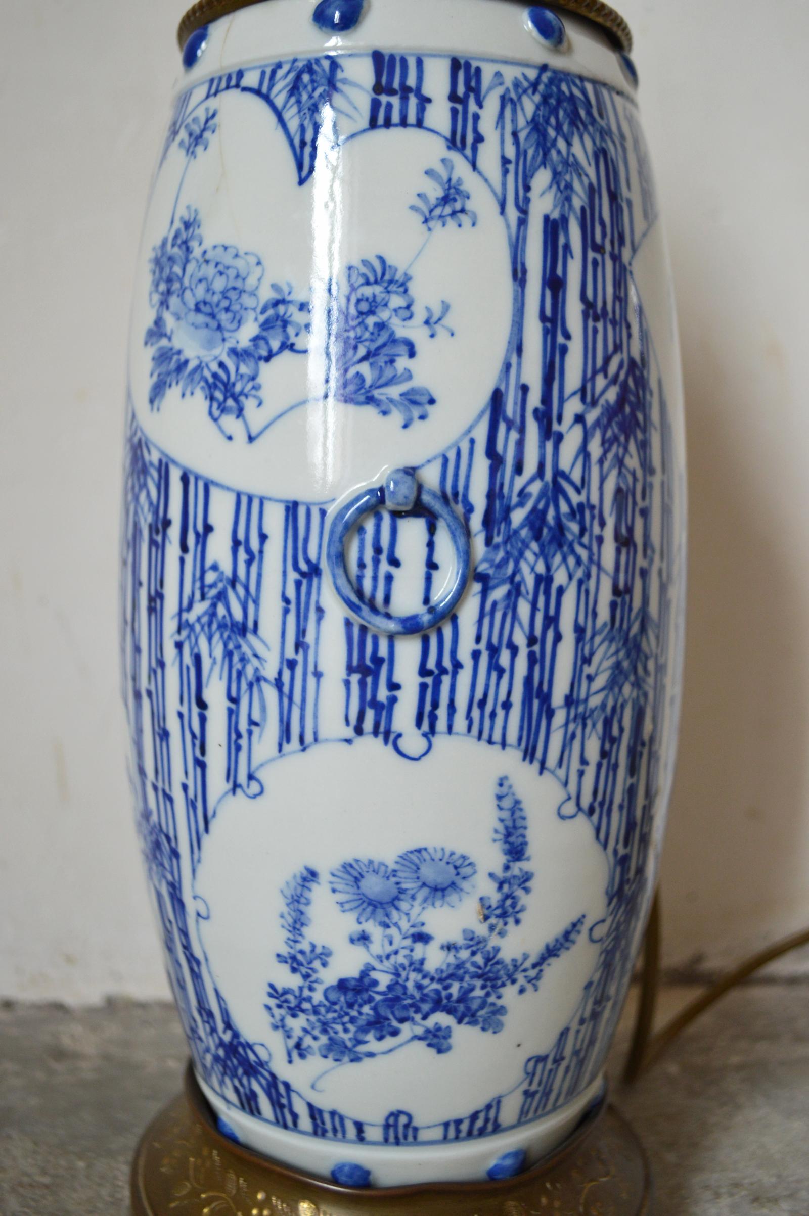 Antique Chinese Blue and White Porcelain Vase Mounted as Lamp, Floral Theme In Good Condition In L'Etang, FR