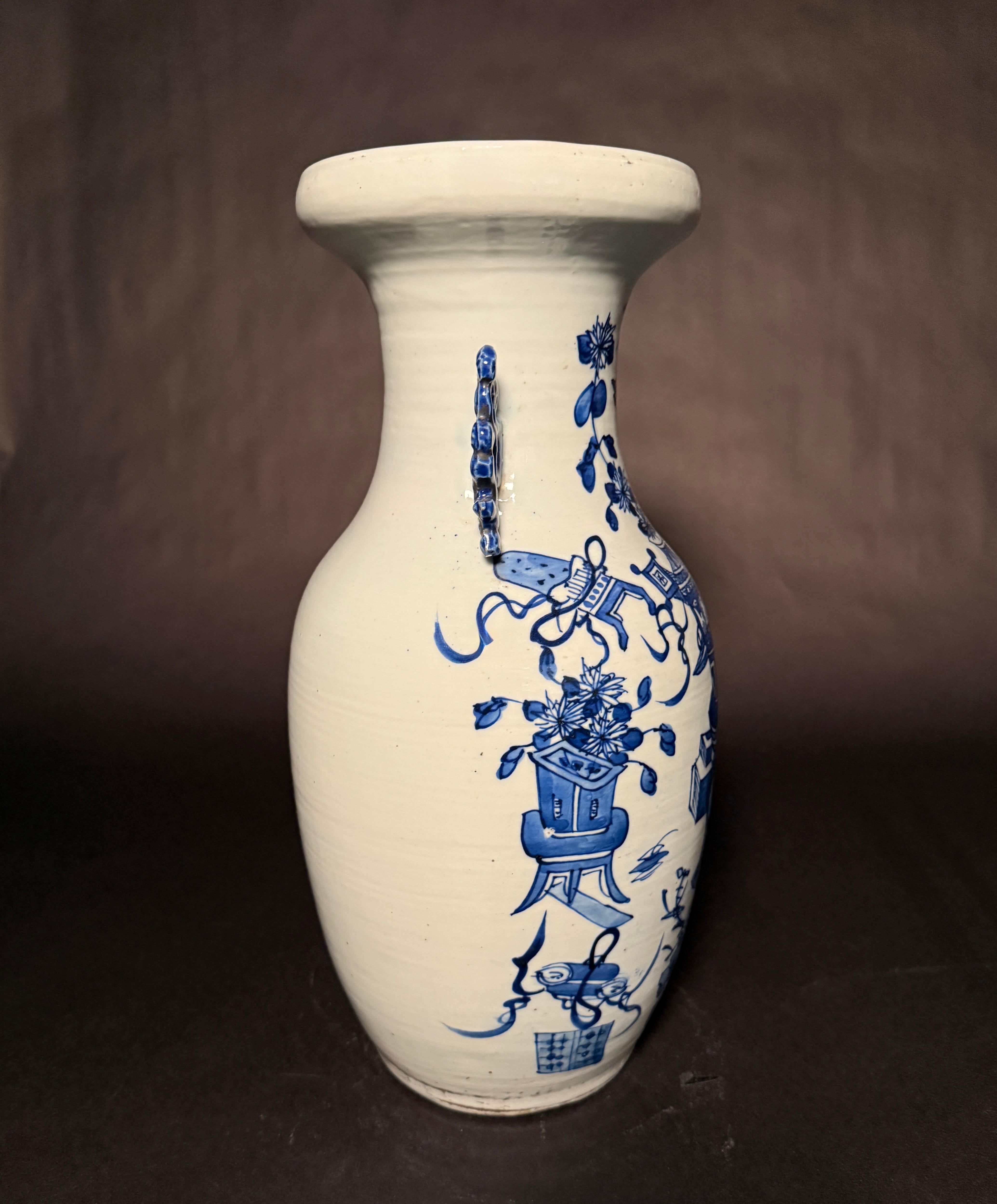 Antique Chinese Blue And White Vase In Good Condition For Sale In Norwood, NJ