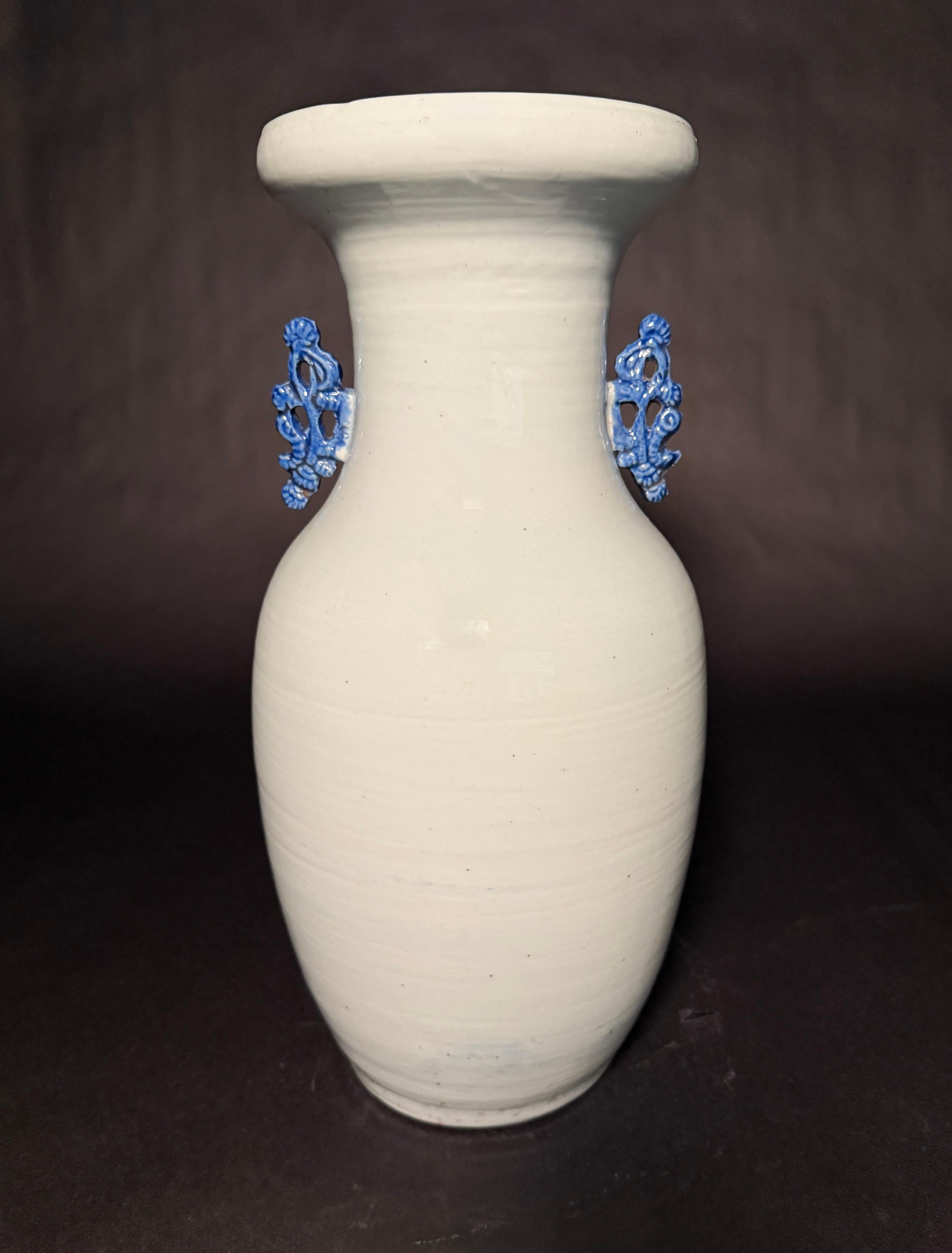 19th Century Antique Chinese Blue And White Vase For Sale