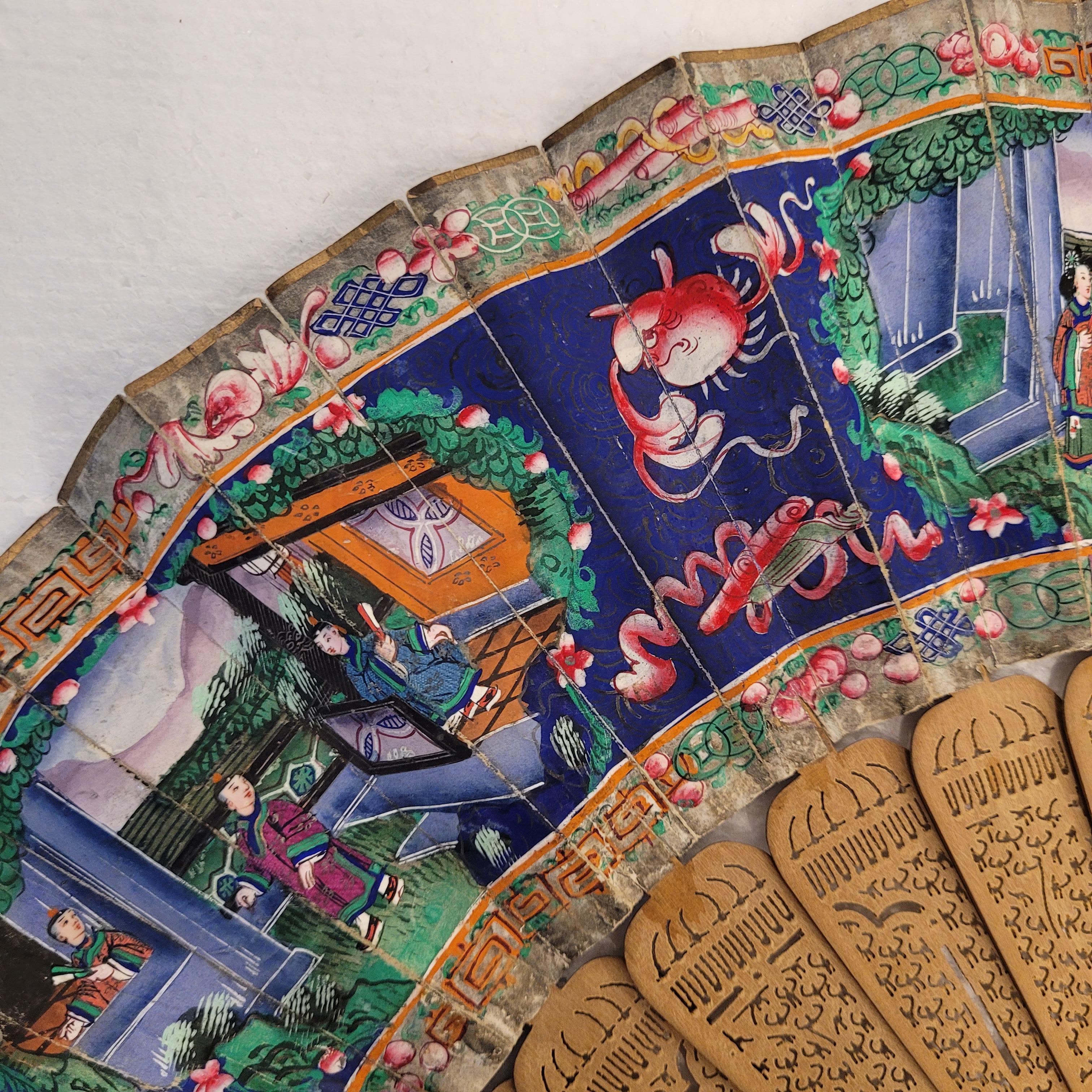 Antiguo abanico chino verde azulado llamado de las Mil Caras en venta 6