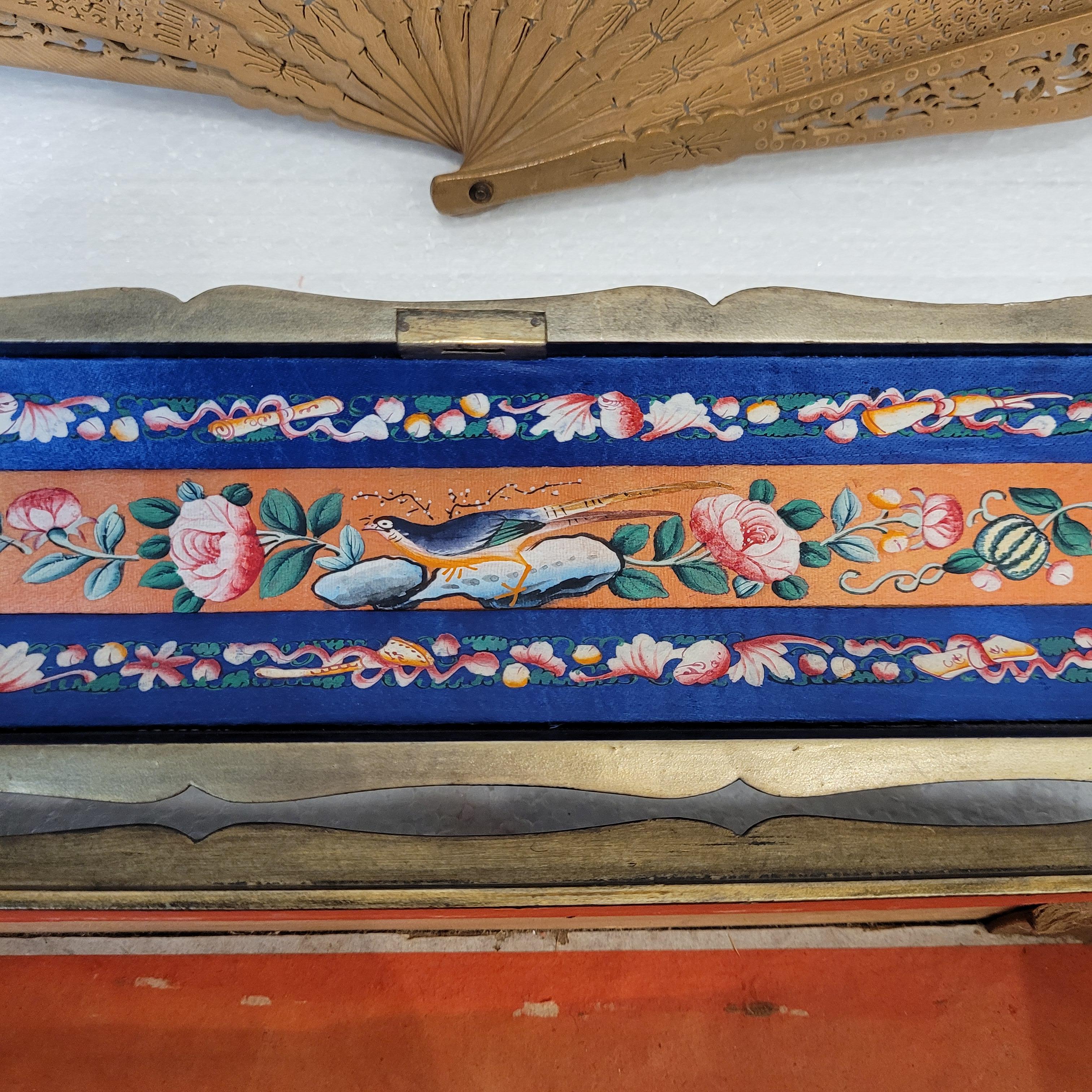 Antiguo abanico chino verde azulado llamado de las Mil Caras en venta 2