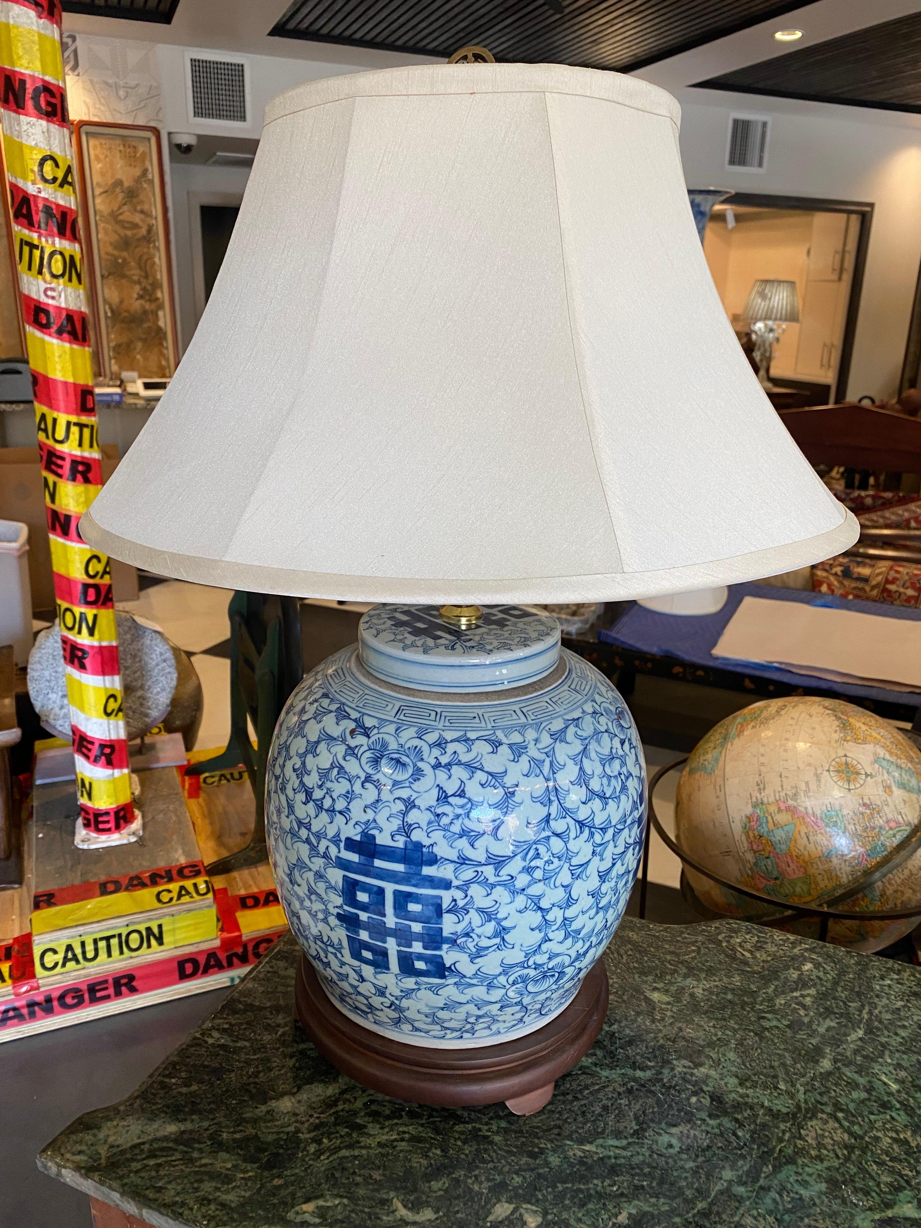 Antique Chinese Blue on White LARGE LAMP with silk shade In Good Condition For Sale In Sarasota, FL