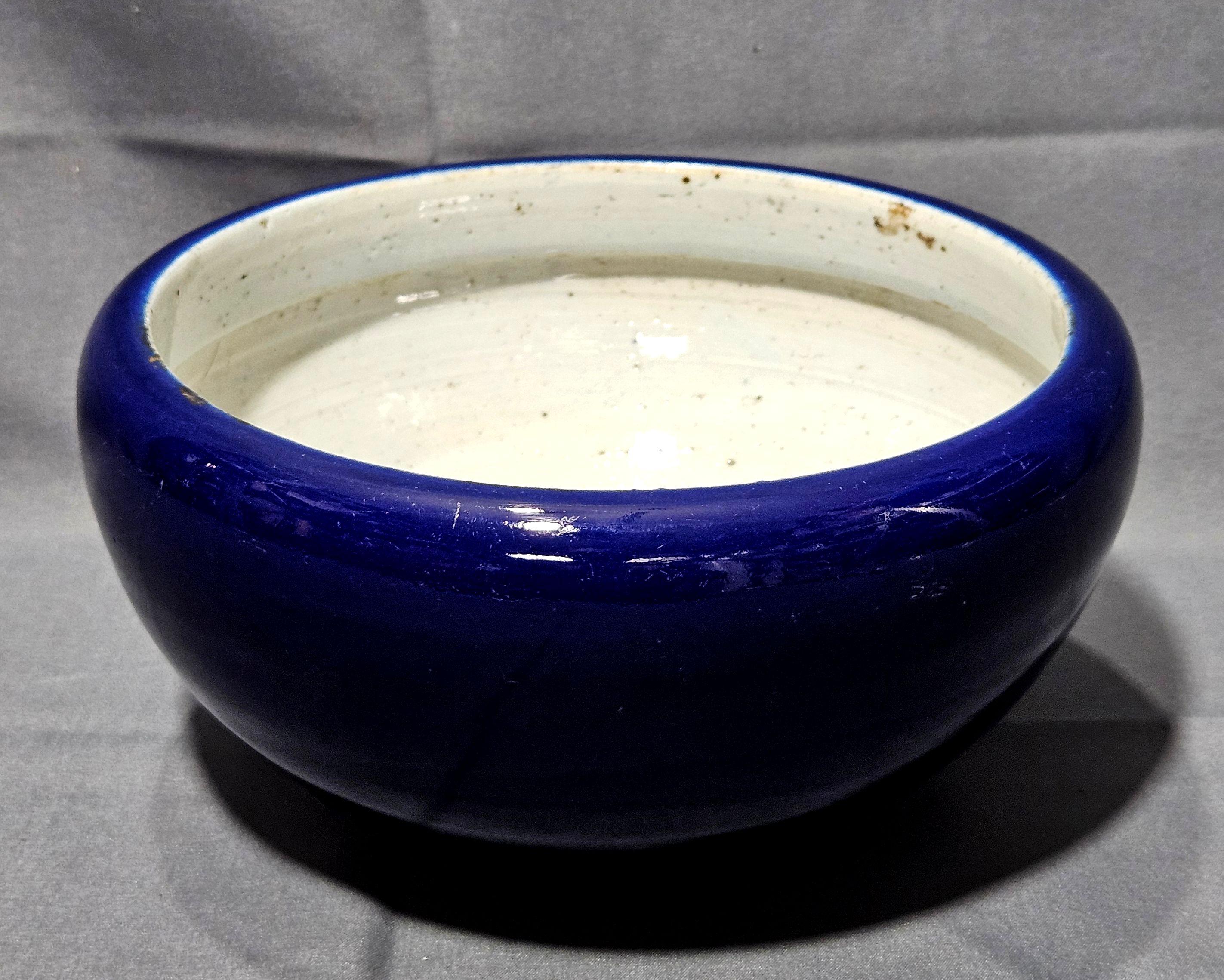 Bol ancien en porcelaine bleue de Chine.  19ème siècle, très bon état


 


