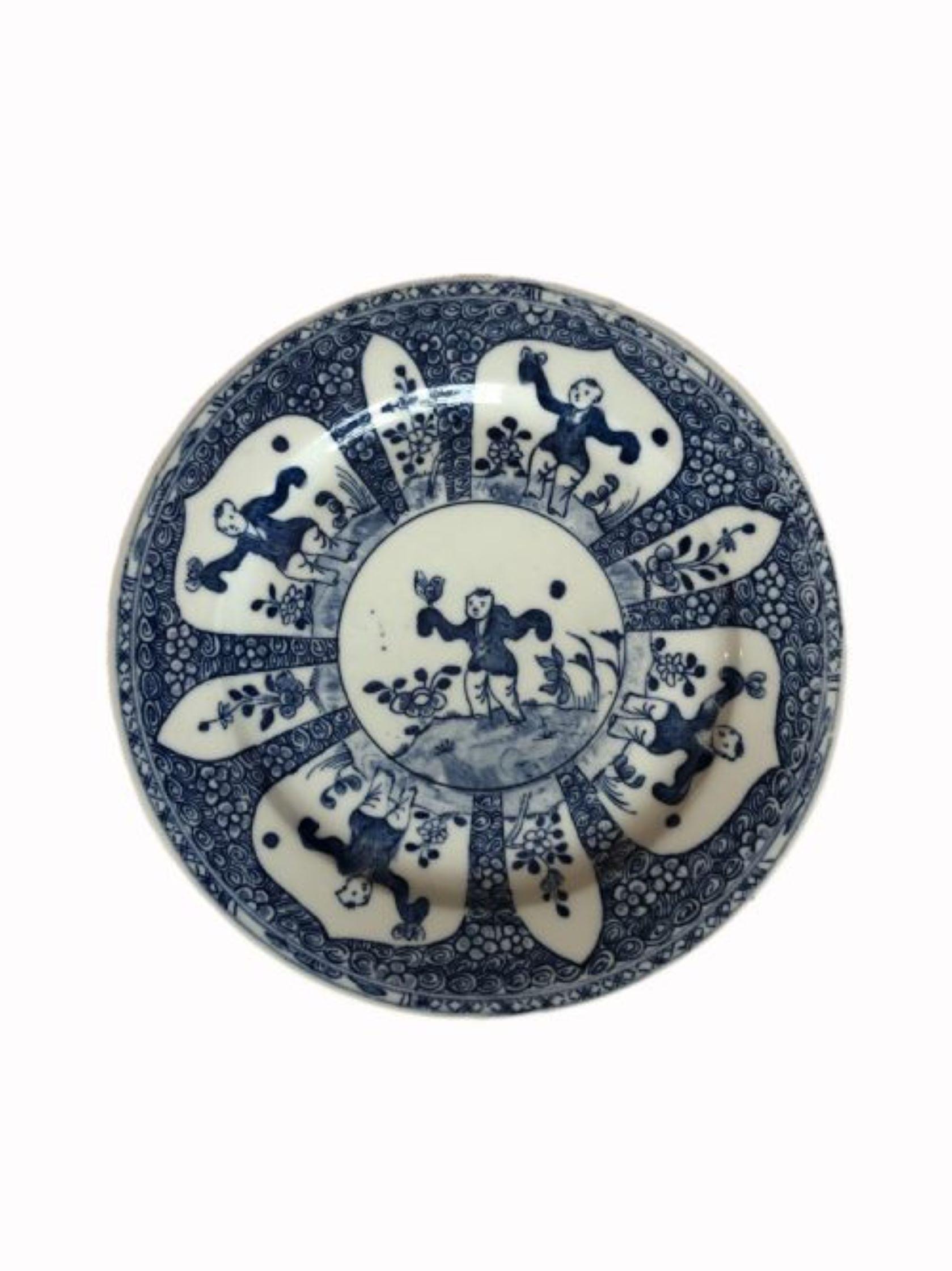 Antique Chinese Blue & White Hand Painted Plate In Good Condition For Sale In Ipswich, GB
