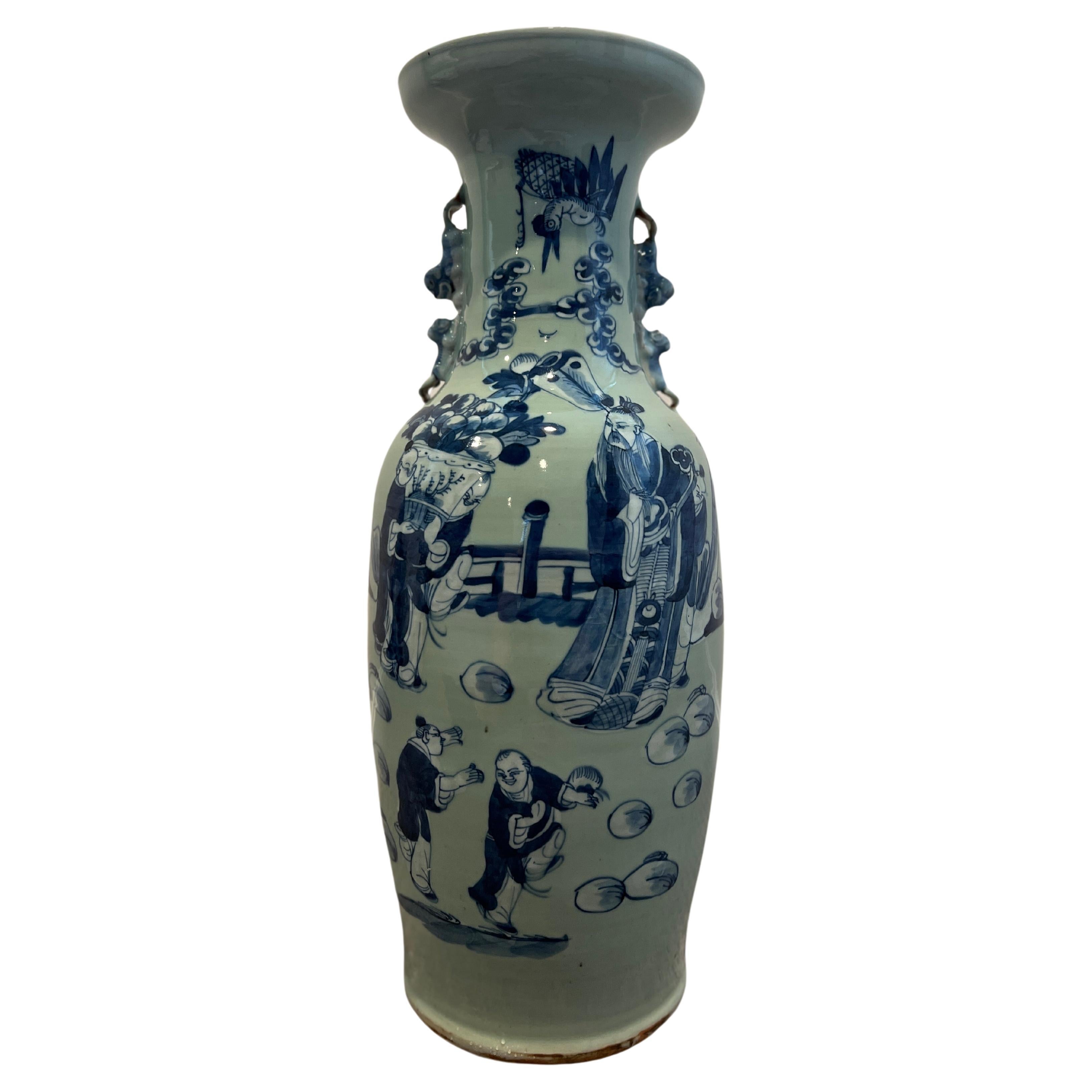 Vase de sol chinois ancien en porcelaine céladon bleu et blanc