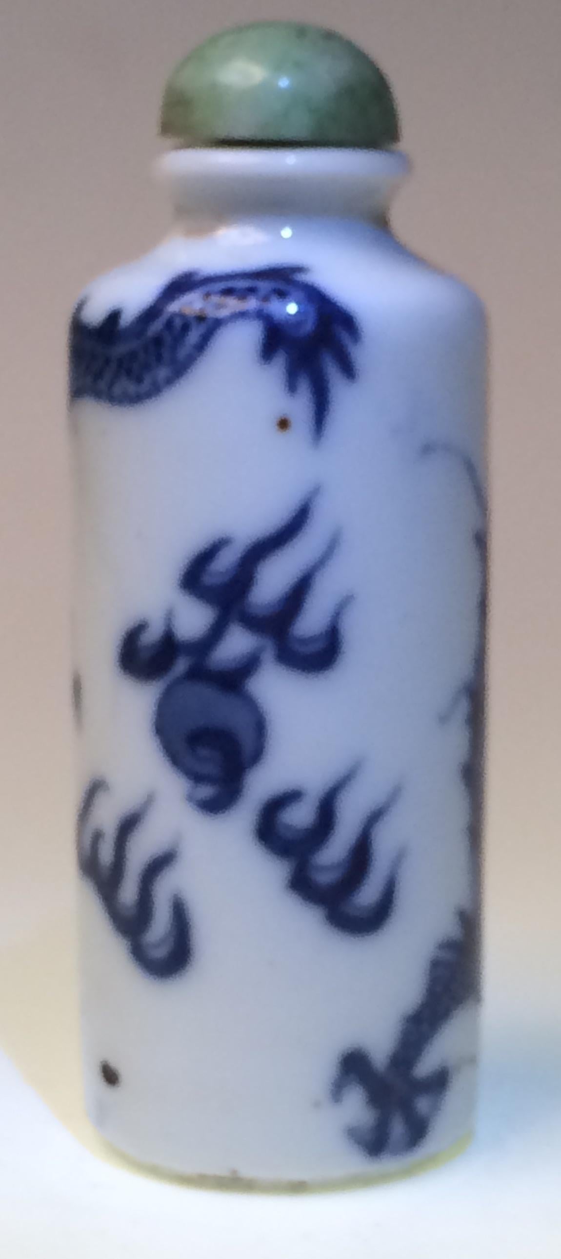 Antique Chinese Blue & White Porcelain Dragon Snuff Bottle In Good Condition For Sale In Point Richmond, CA