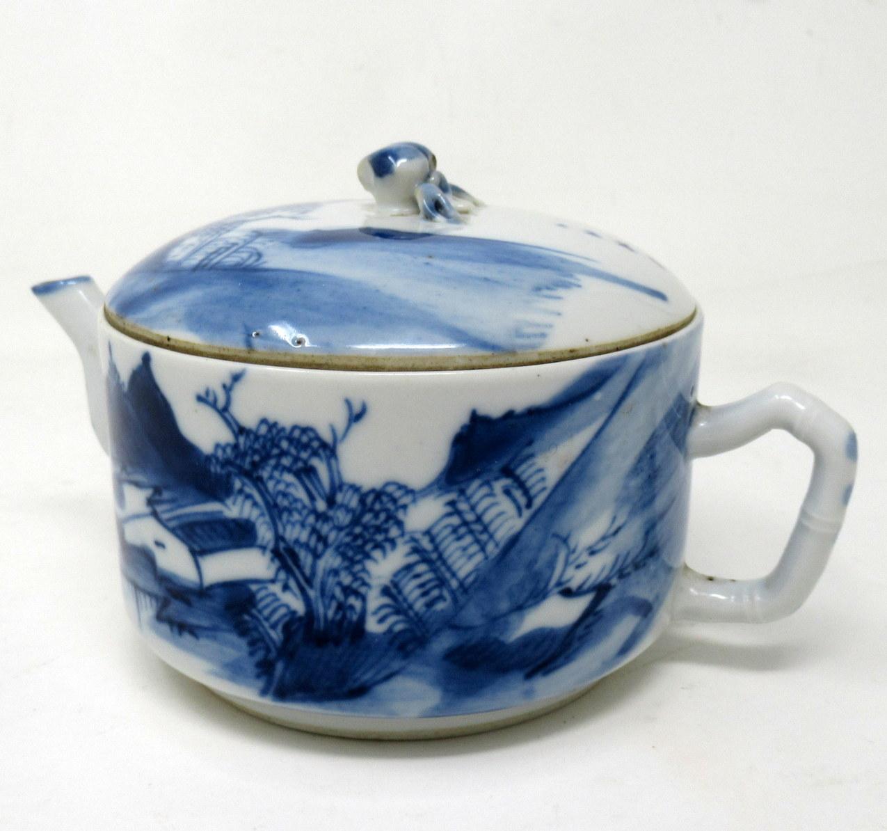 Antique Chinese Blue White Qing Dynasty and English Flo Blue Victorian Teapot In Good Condition For Sale In Dublin, Ireland