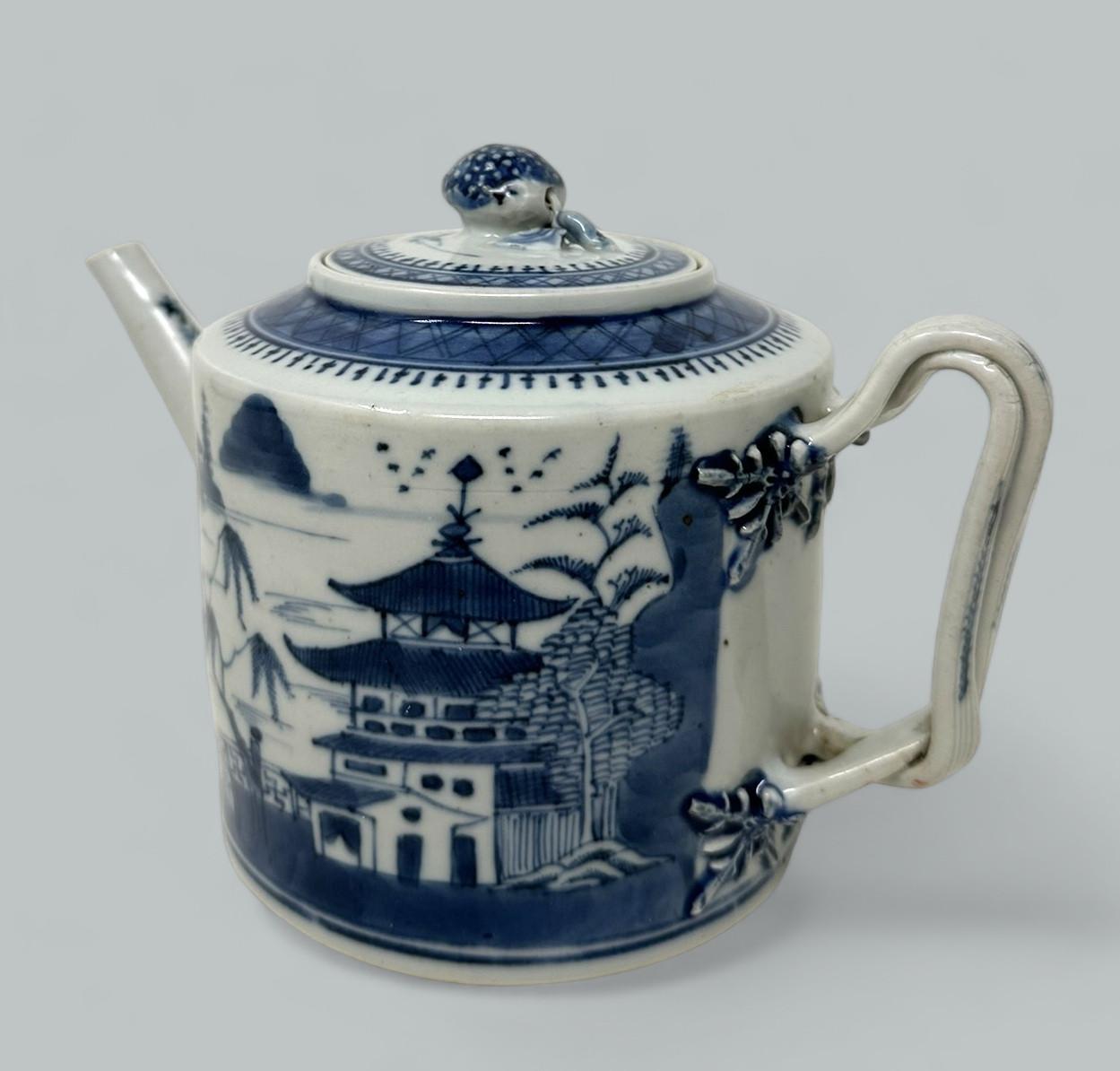 Antique Chinese Export Qing Dynasty Blue & White Teapot Important Provenance 18C 4