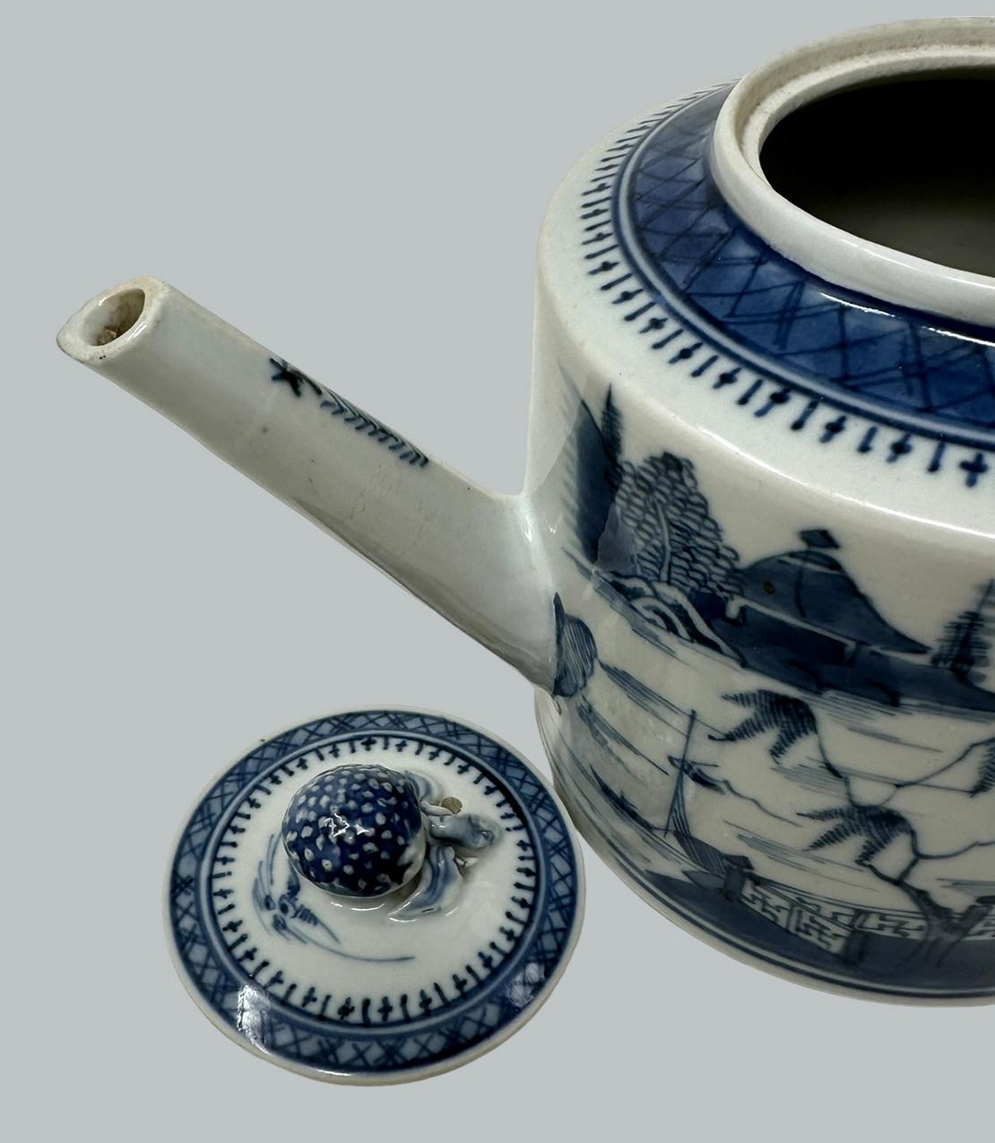 Antique Chinese Export Qing Dynasty Blue & White Teapot Important Provenance 18C 1