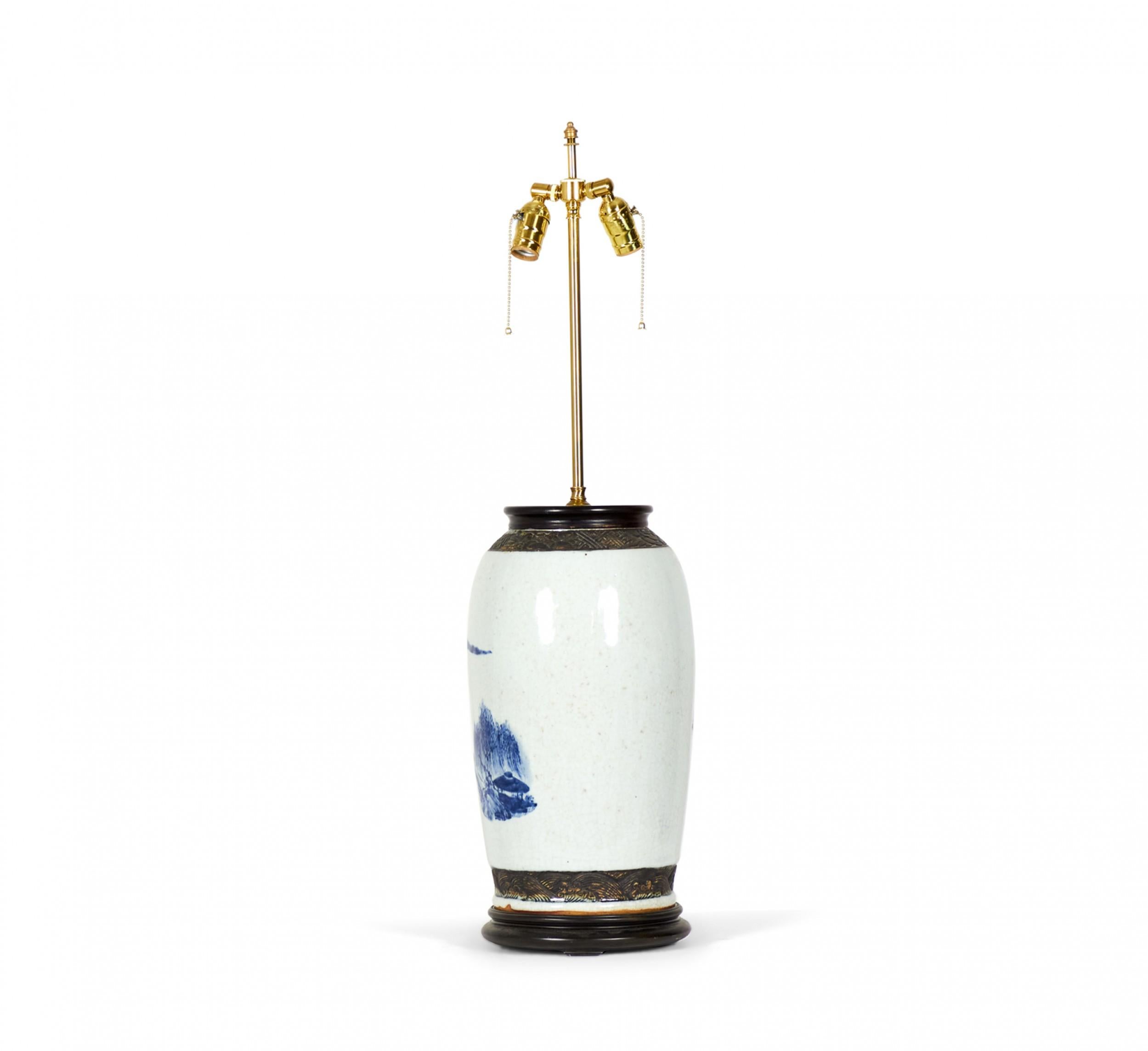 Antiguo jarrón chino de porcelana azul y blanca con diseño de gallo y flores Lámpara de mesa Latón en venta
