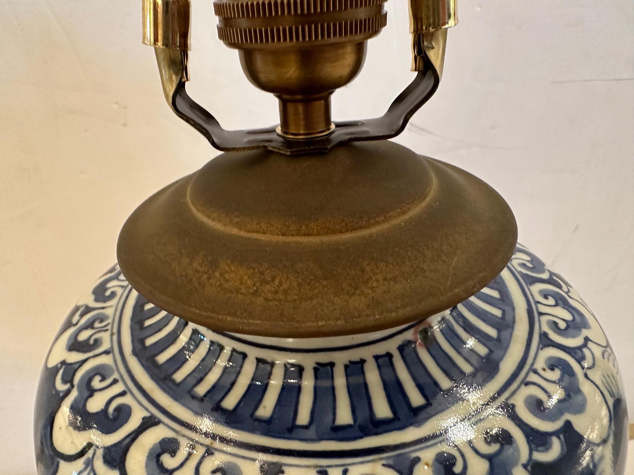 Antique Chinese Blue & White Table Lamp In Good Condition For Sale In Hopewell, NJ