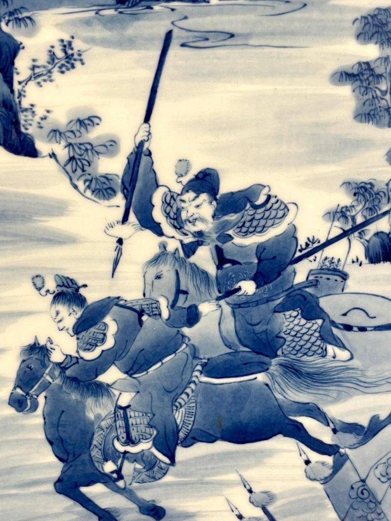 Antique Chinese Blue & White Warrior Scene Giltwood & Lacquer Table Screen In Good Condition For Sale In West Palm Beach, FL