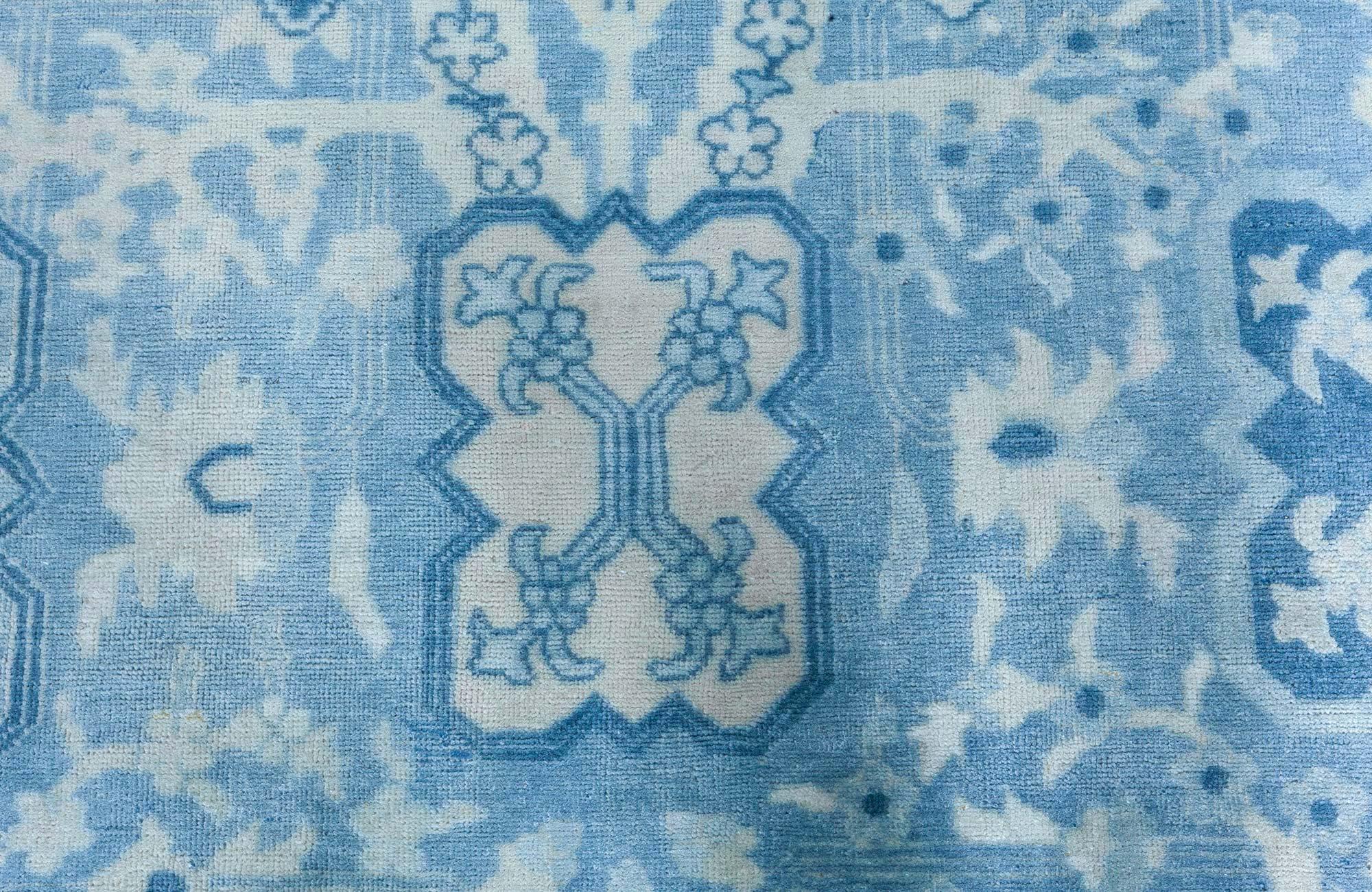 Tapis chinois ancien en laine bleue
Taille : 14'2