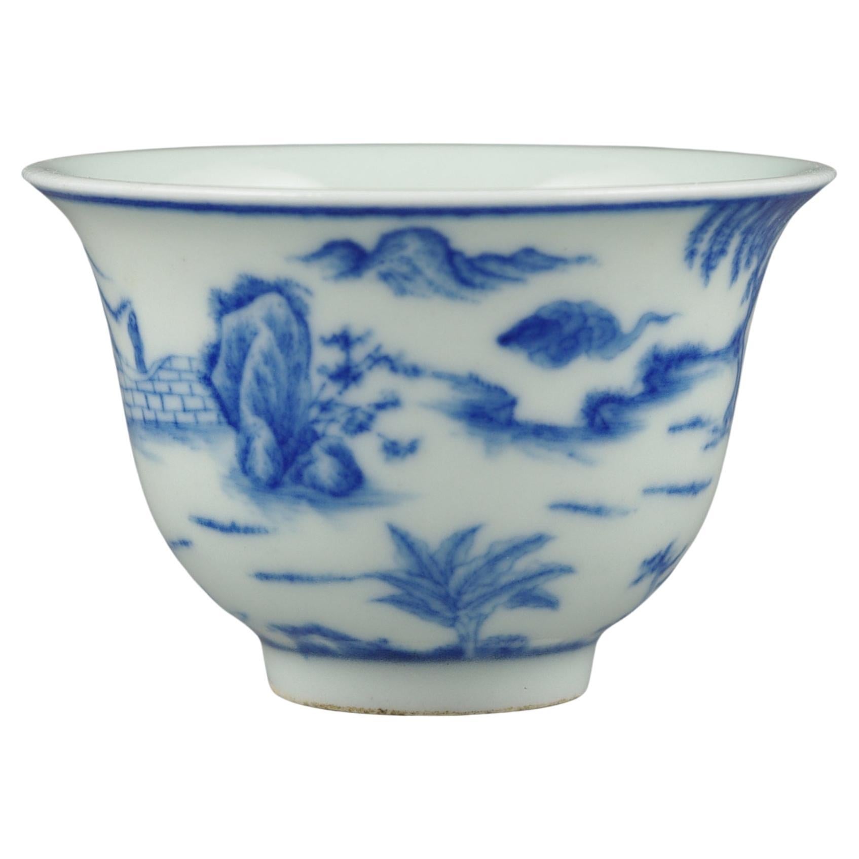 Antike chinesische blau-weiße BW-Weinbecherschale Qing Daoguang-Marke, 19. Jahrhundert (Qing-Dynastie) im Angebot