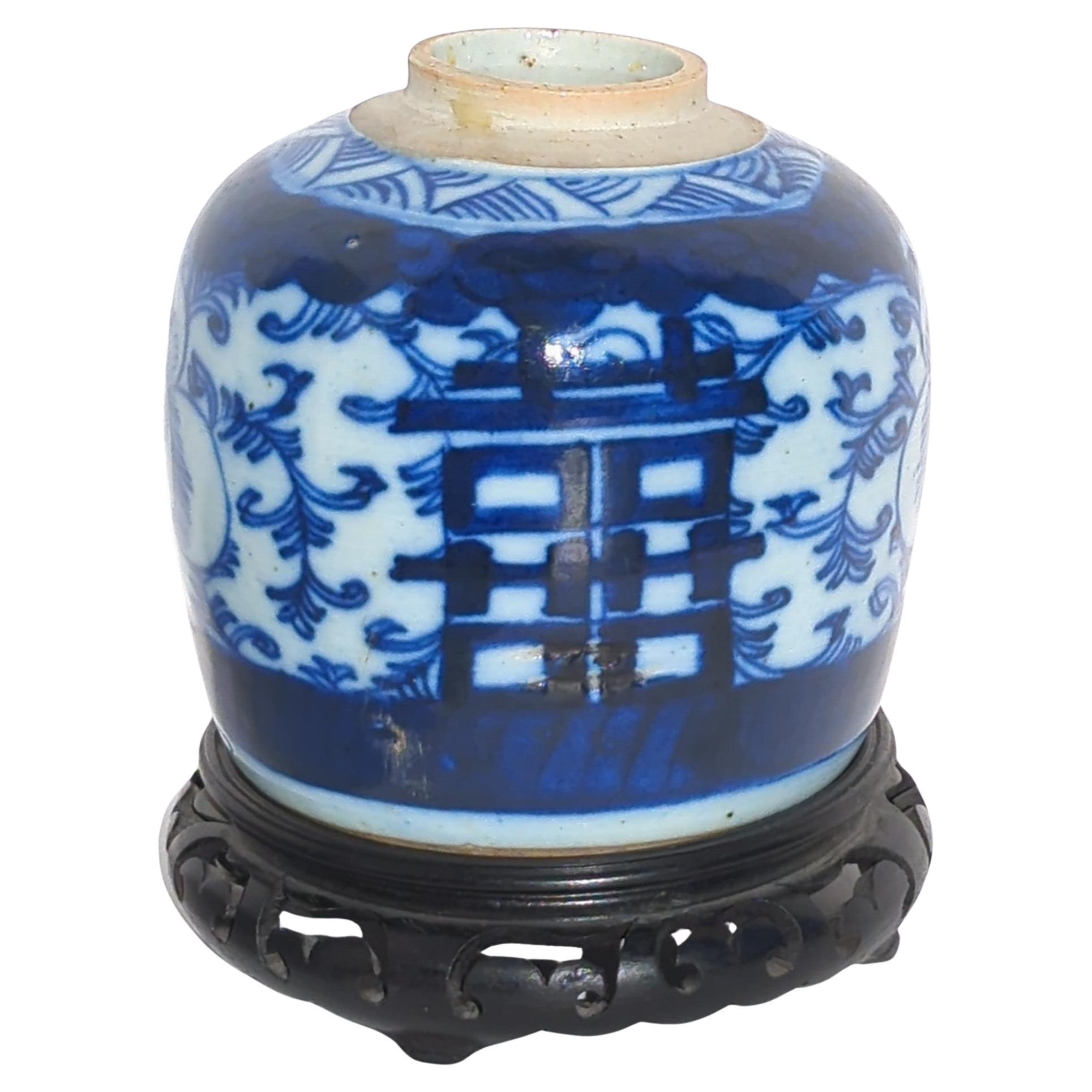 Antike chinesische Blau-weiße Porzellanvase mit doppelter Glücksigkeit in Ingwerglasform, um 1900 
