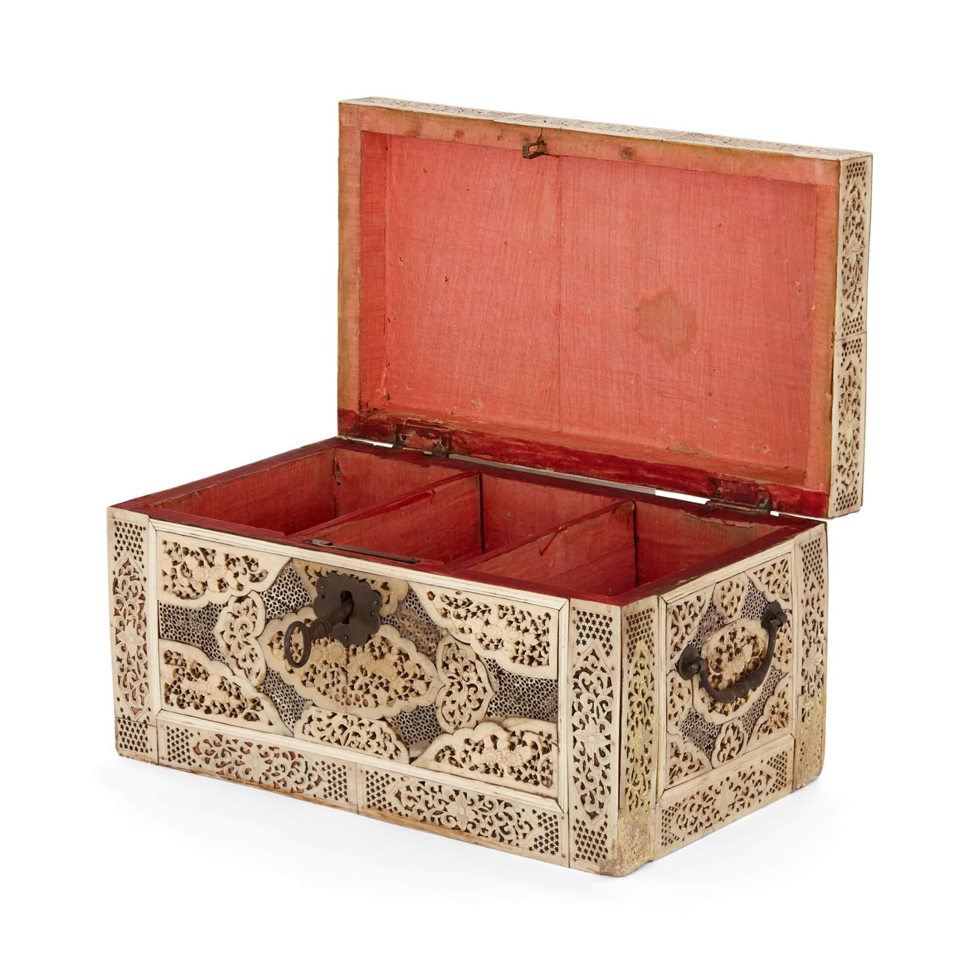 Antique Chinese Bone and Copper Mounted Box In Good Condition For Sale In London, GB